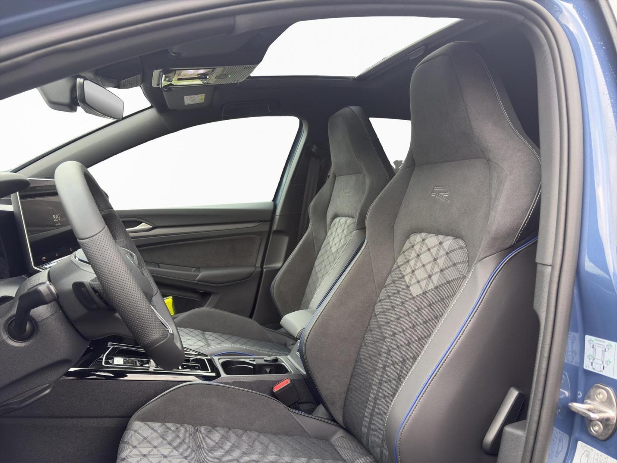 VW Golf R-Line (2026) - Photo 7