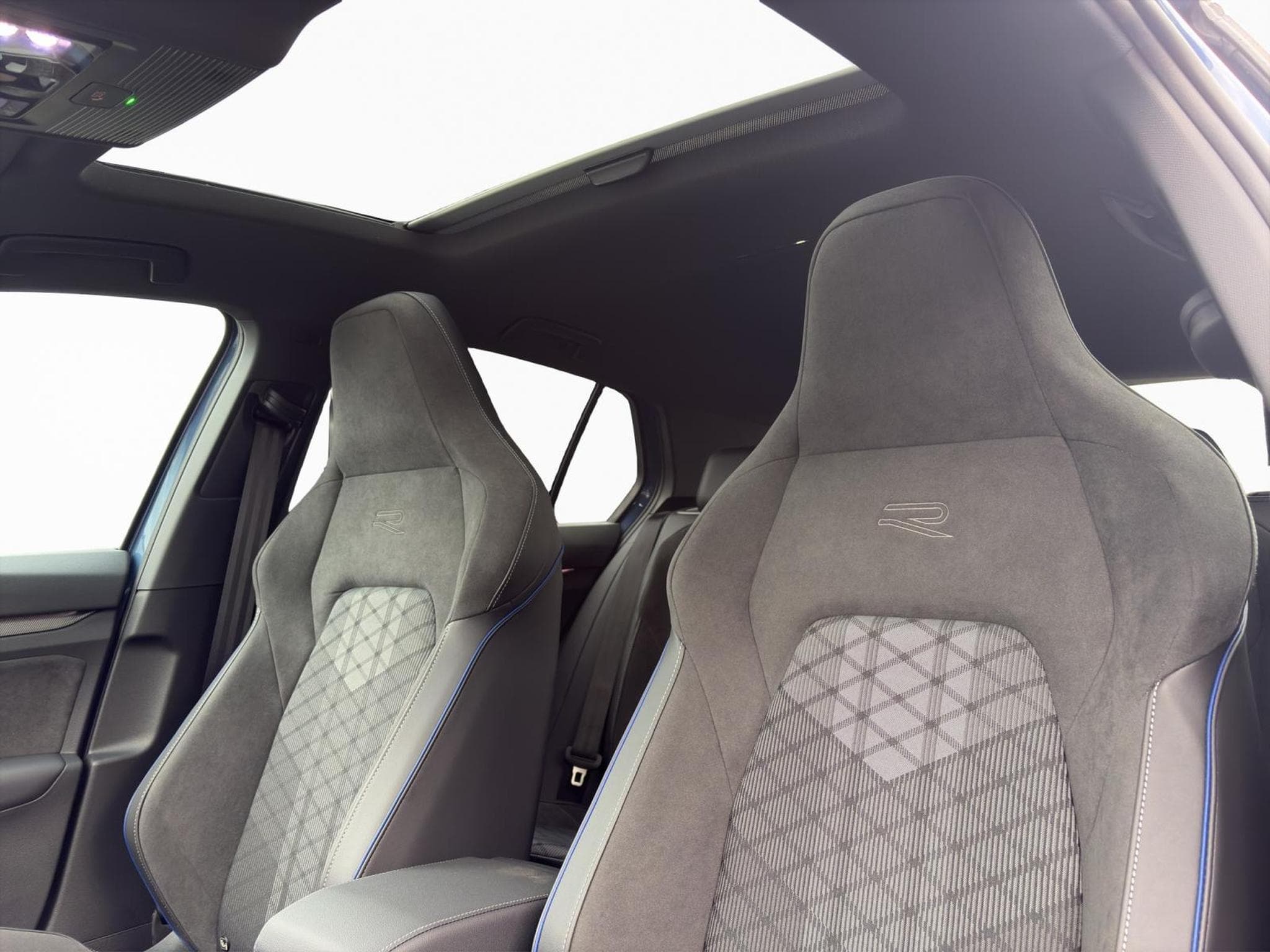 VW Golf R-Line (2026) - Photo 8