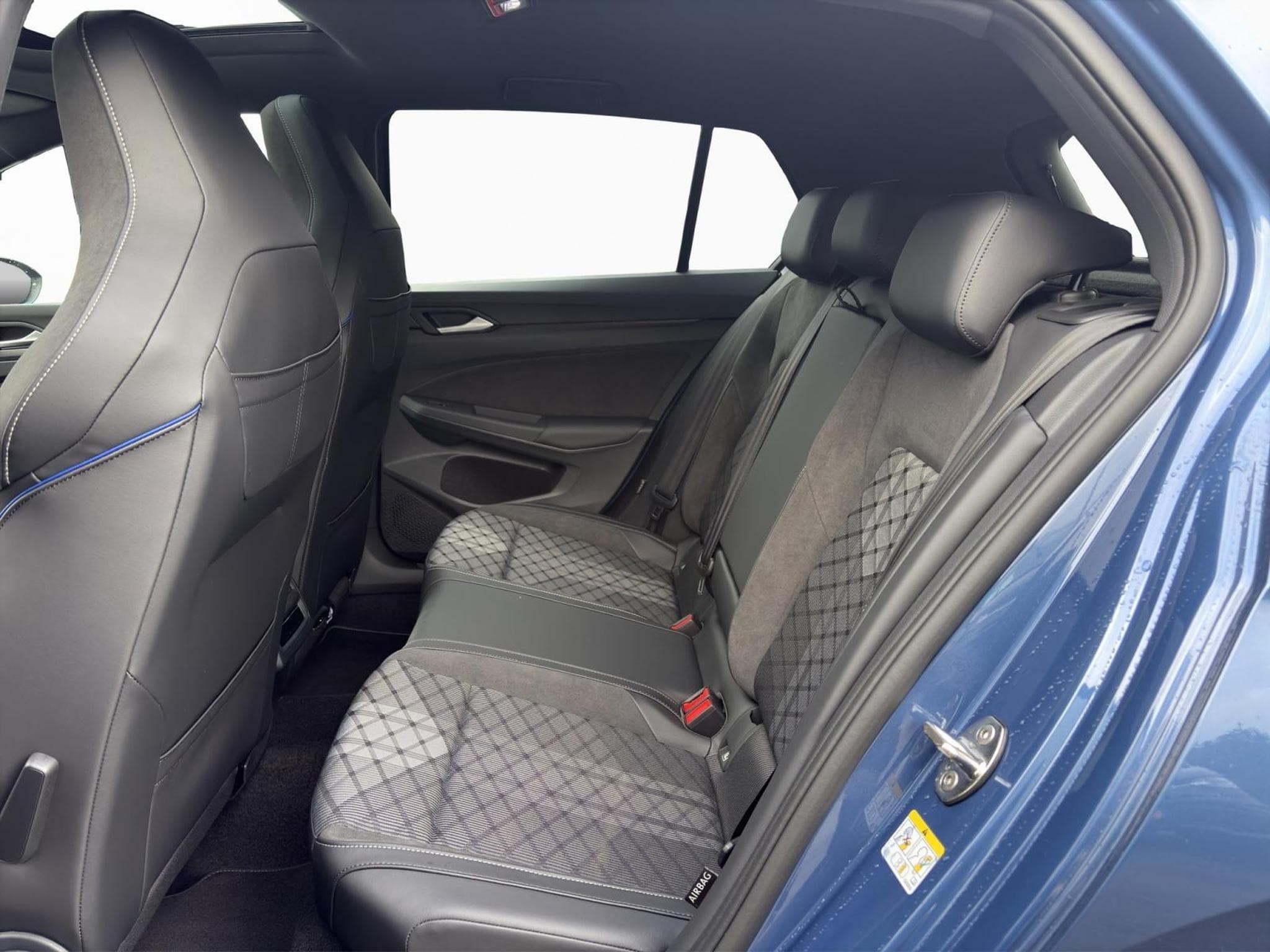 VW Golf R-Line (2026) - Photo 9