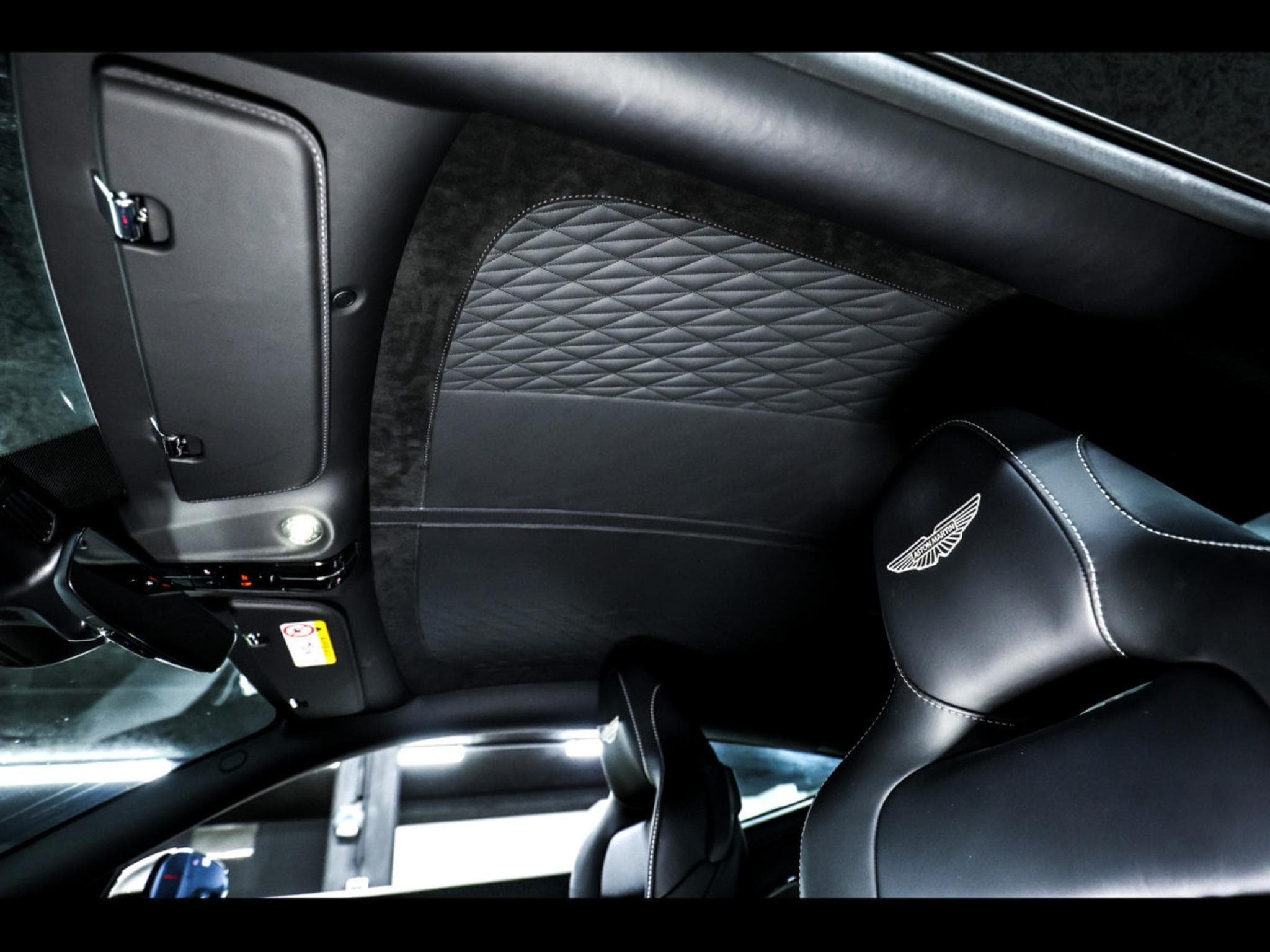 Aston-Martin DB12 COUPE 4.0 V8 BITURBO - ALUMINITE SILVER (2024) - Foto 18