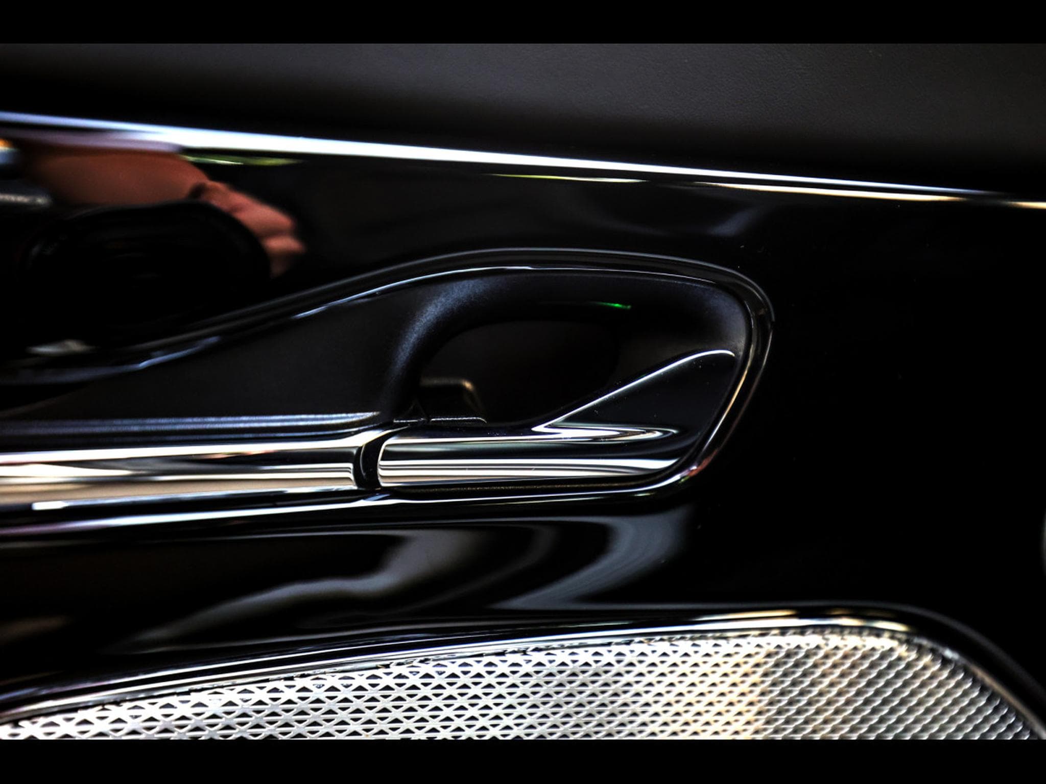 Aston-Martin DB12 COUPE 4.0 V8 BITURBO - ALUMINITE SILVER (2024) - Foto 25
