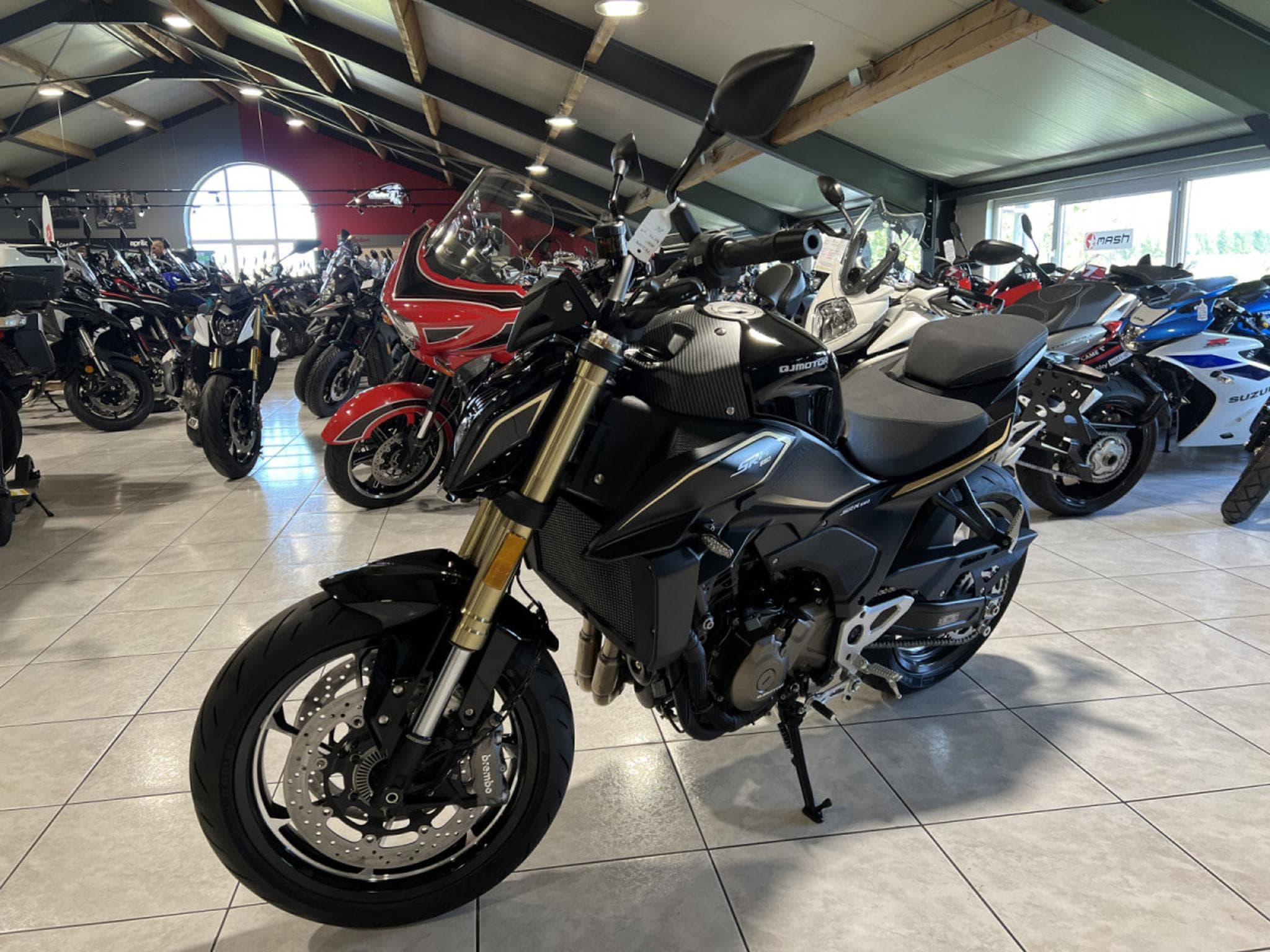 QJmotor SRK 550 (2026) - Photo 2