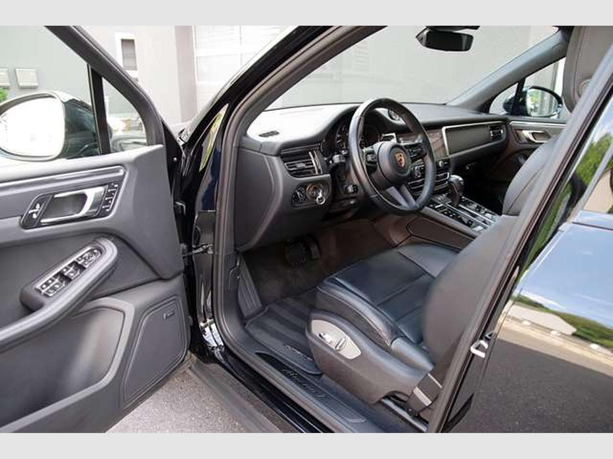 Porsche Macan Macan T*21"RS-Spyd,Pano,BOSE,PDLS+,Approved03/27 (2024) - Photo 5