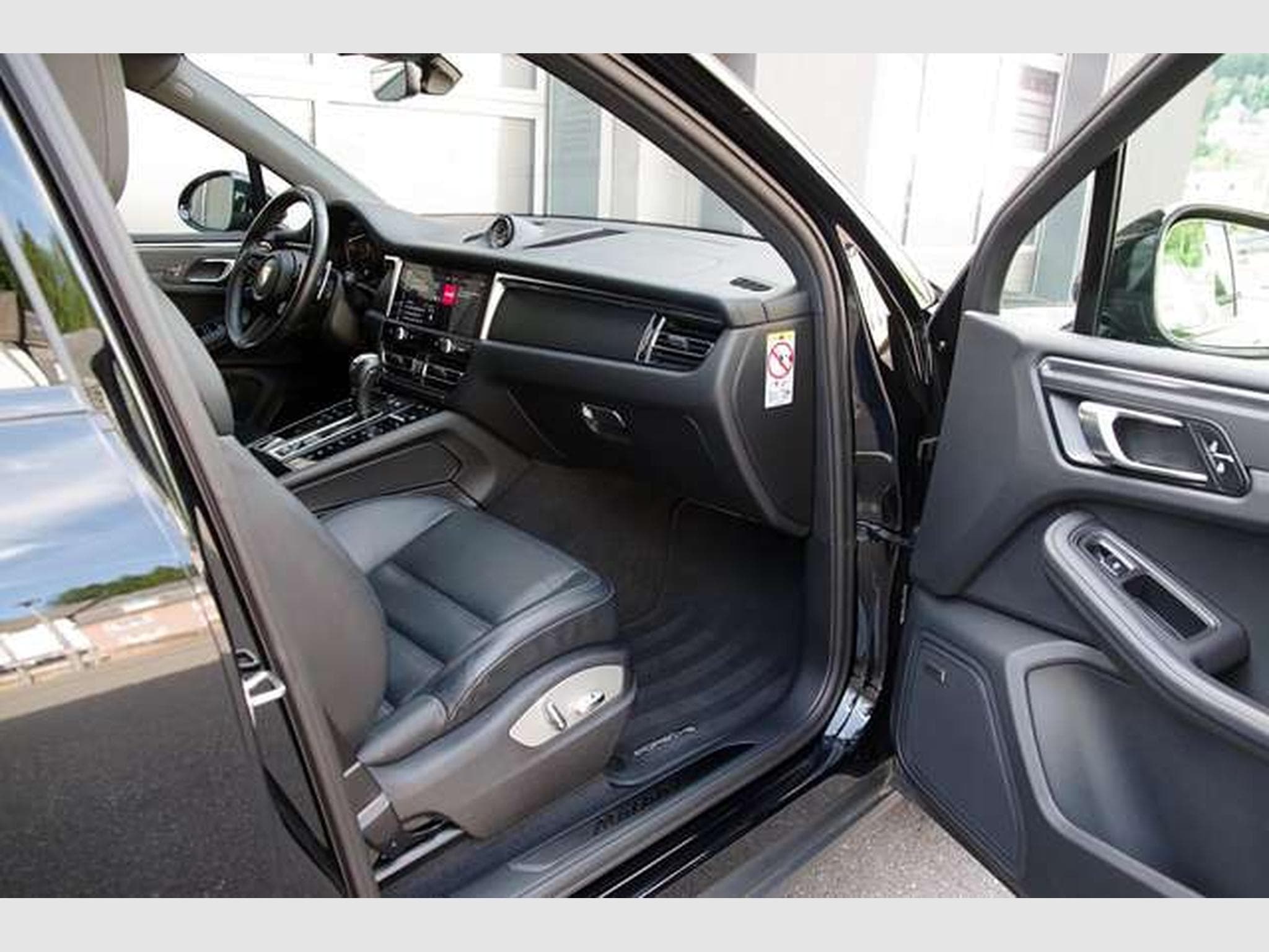 Porsche Macan Macan T*21"RS-Spyd,Pano,BOSE,PDLS+,Approved03/27 (2024) - Photo 7