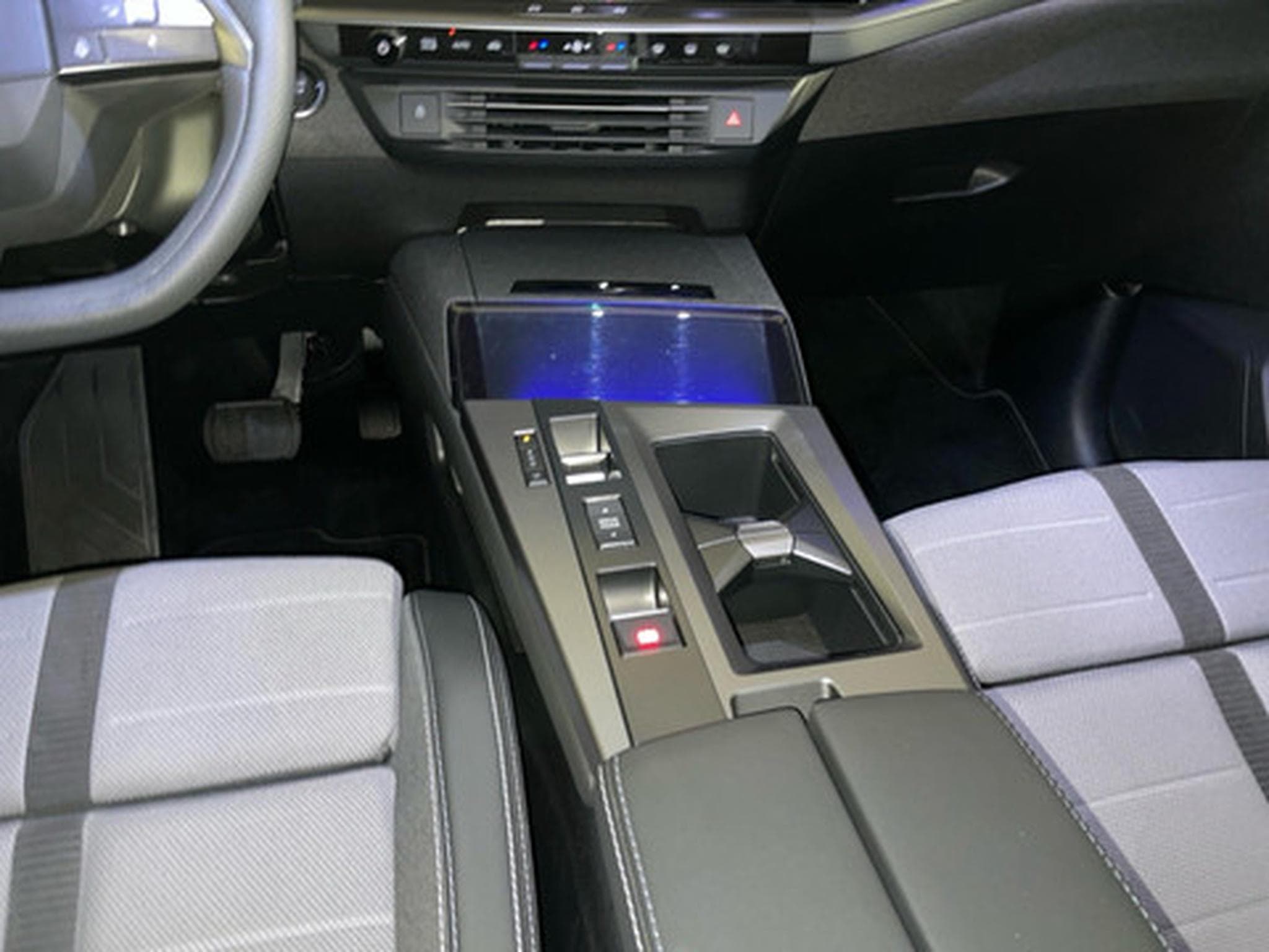 Opel Grandland 1.2 Turbo S/S Hybrid GS (2025) - Photo 10