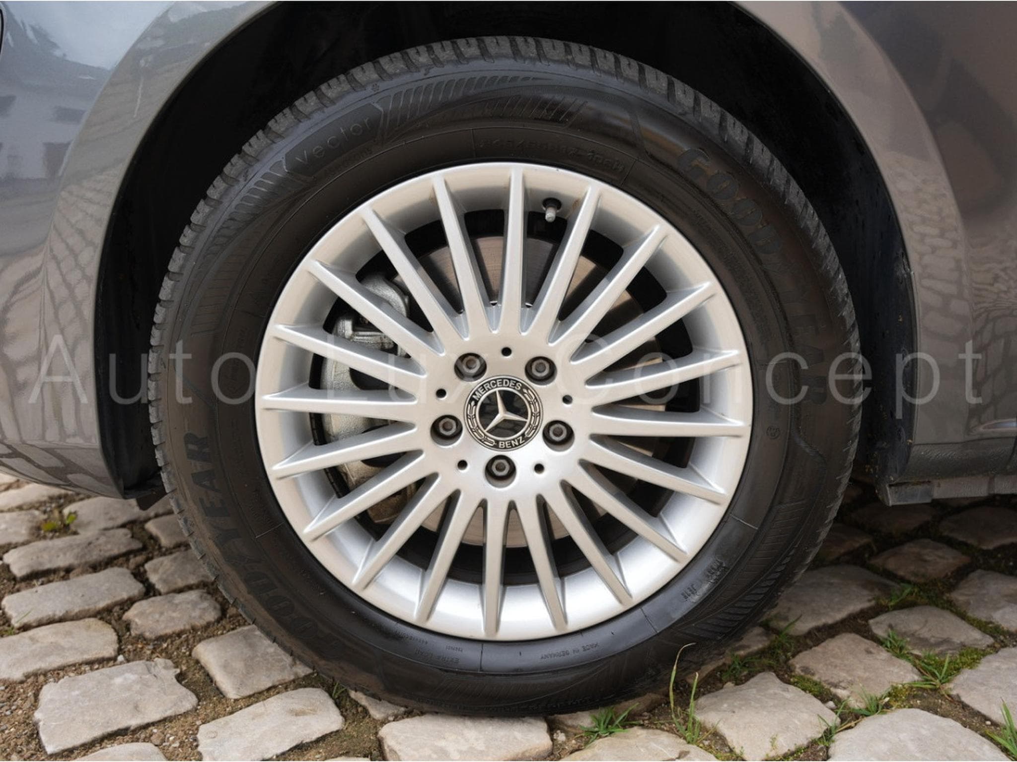 Mercedes EQV 300 AVANTGARDE Line Extralang (2020) - Photo 11