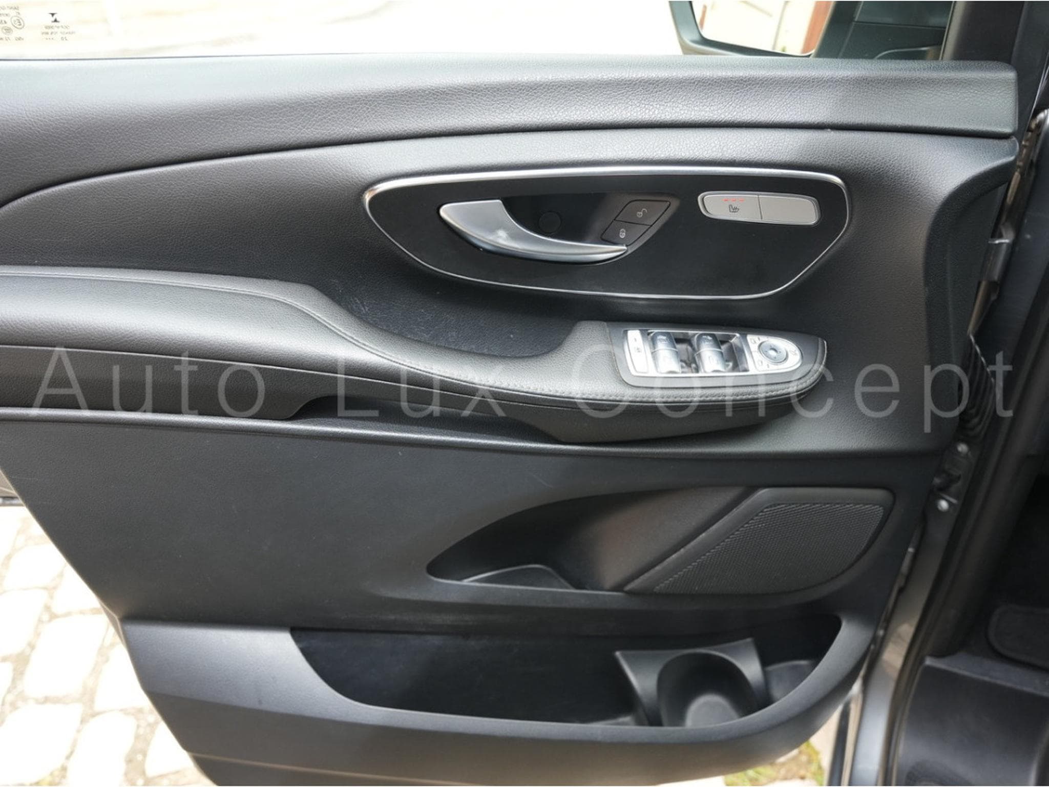 Mercedes EQV 300 AVANTGARDE Line Extralang (2020) - Photo 14