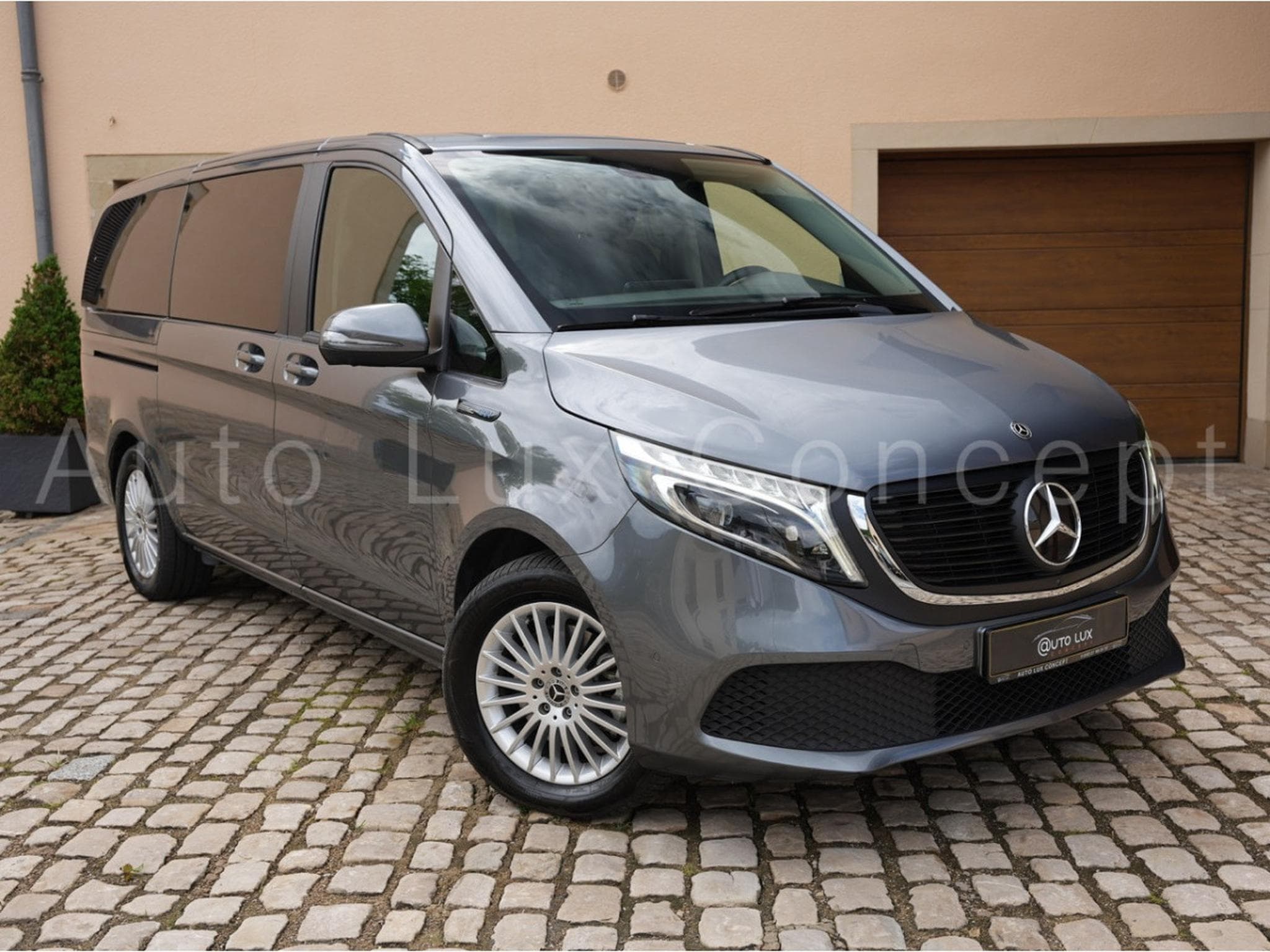 Mercedes EQV 300 AVANTGARDE Line Extralang (2020) - Photo 2