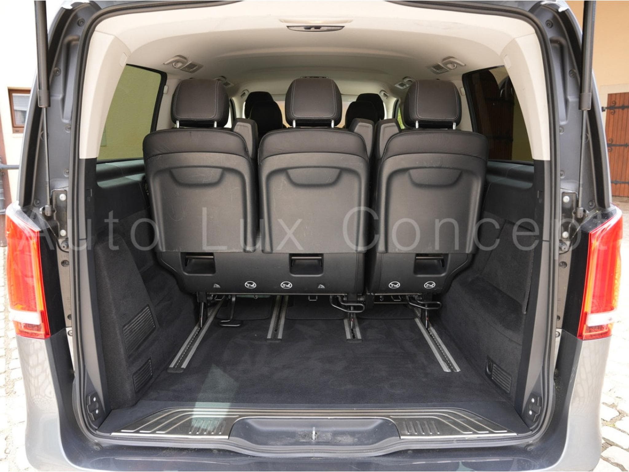 Mercedes EQV 300 AVANTGARDE Line Extralang (2020) - Photo 25