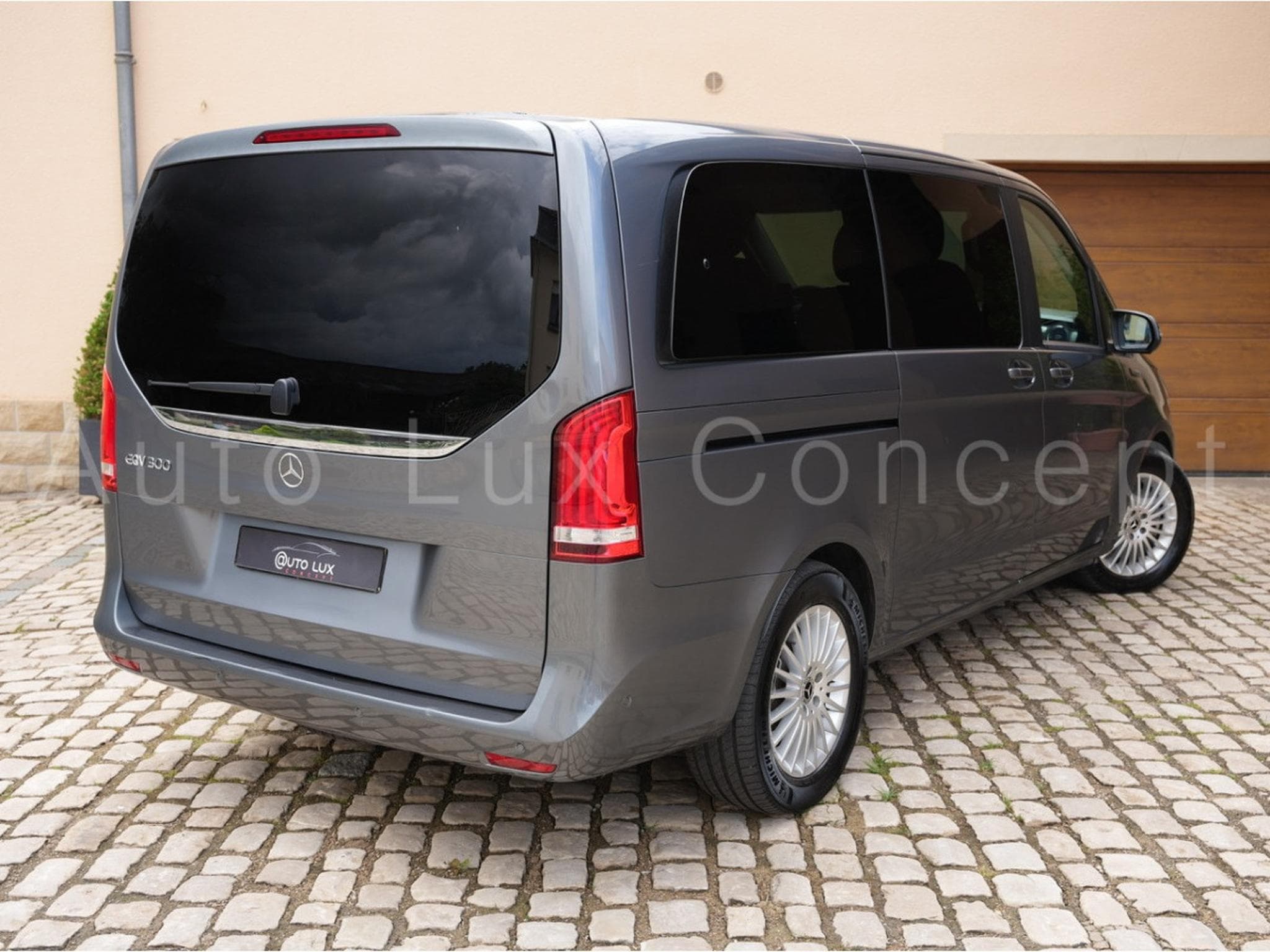 Mercedes EQV 300 AVANTGARDE Line Extralang (2020) - Photo 3
