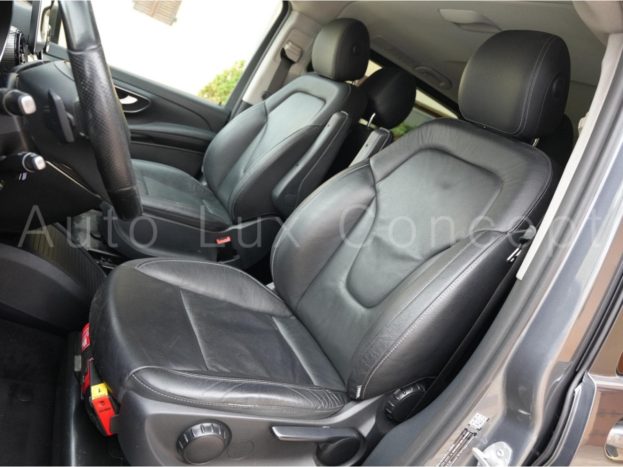 Mercedes EQV 300 AVANTGARDE Line Extralang (2020) - Photo 7
