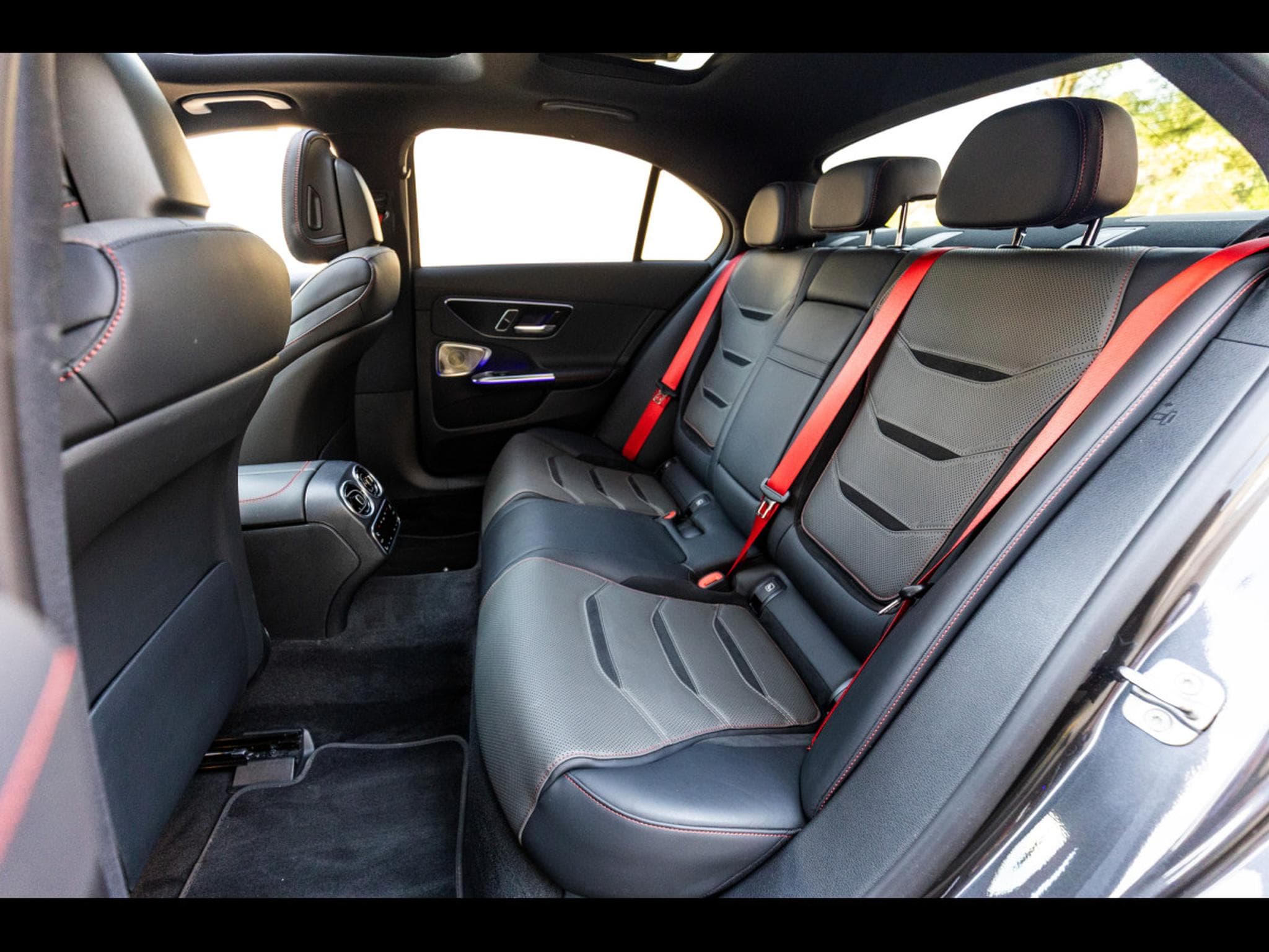 Mercedes C 63 AMG S AMG E PERFORMANCE (680 CH) LIMOUSINE – PACK AÉRODYNAMIQUE (2024) - Photo 13