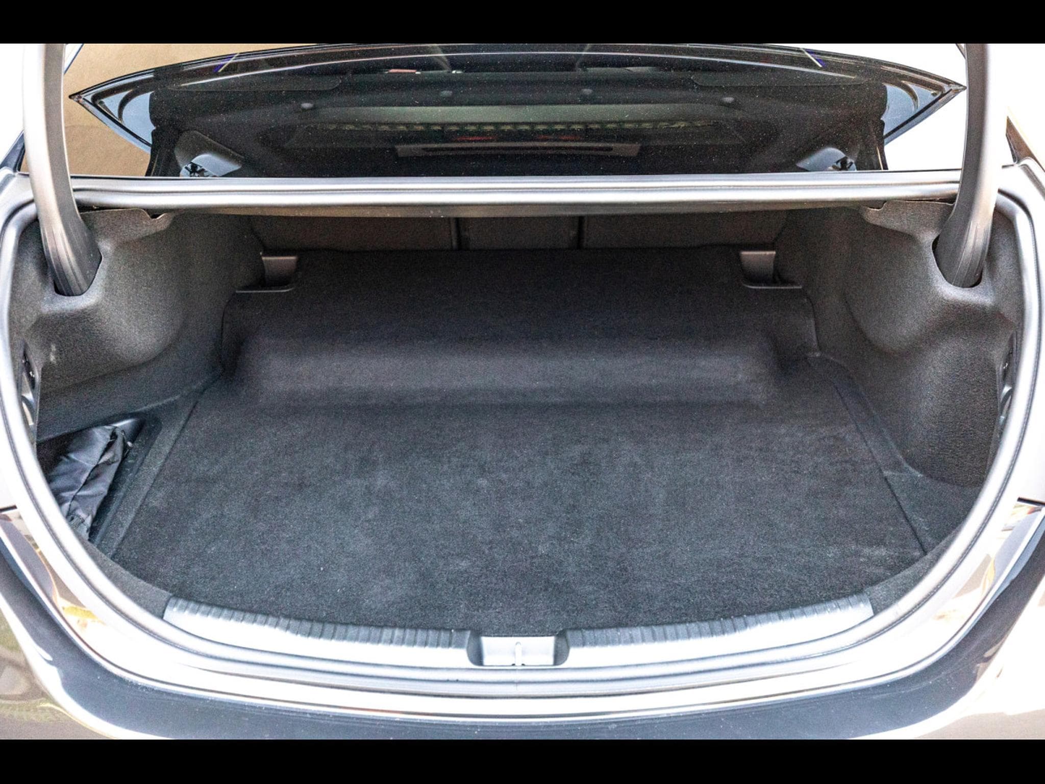 Mercedes C 63 AMG S AMG E PERFORMANCE (680 CH) LIMOUSINE – PACK AÉRODYNAMIQUE (2024) - Photo 15