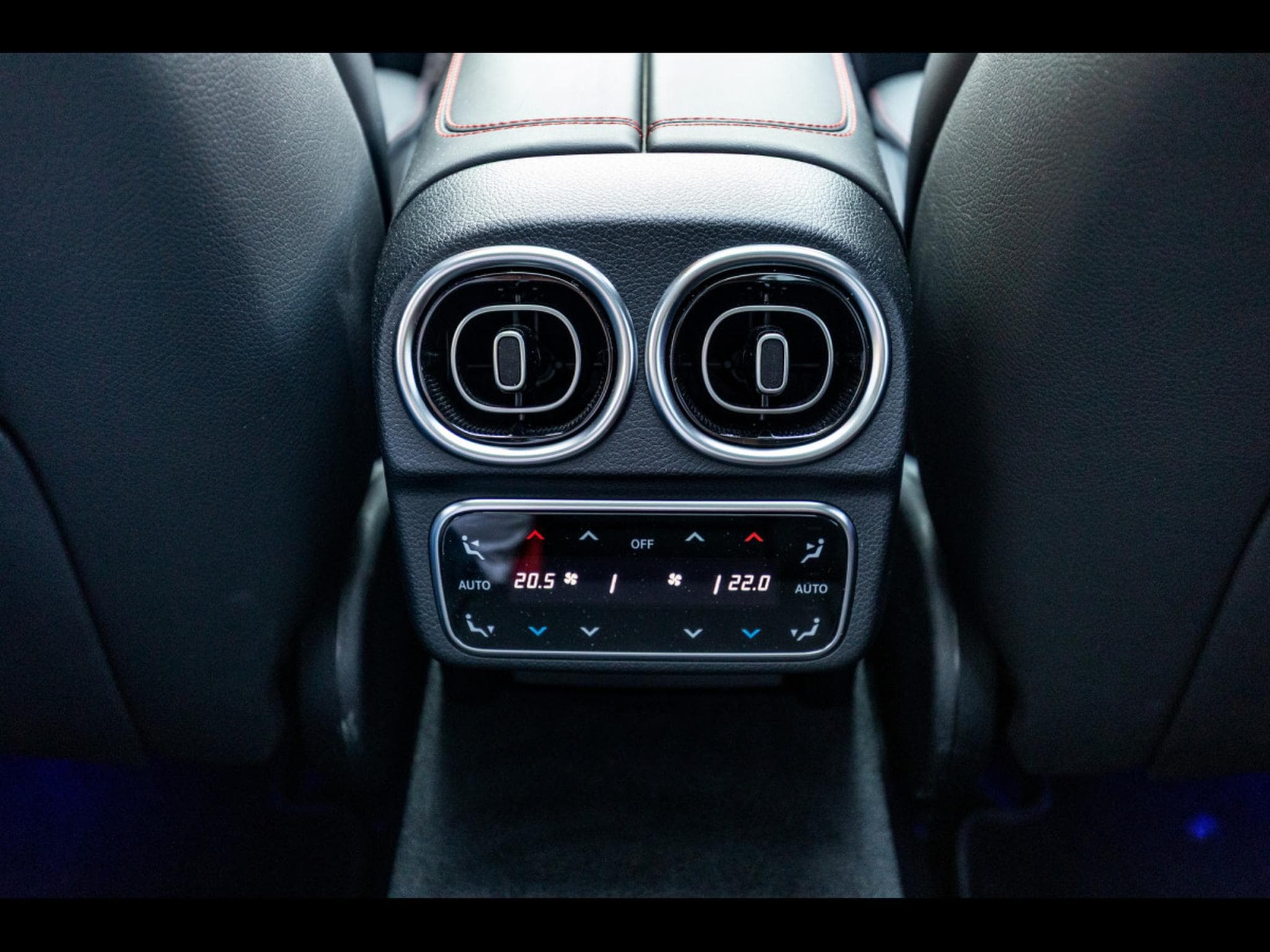 Mercedes C 63 AMG S AMG E PERFORMANCE (680 CH) LIMOUSINE – PACK AÉRODYNAMIQUE (2024) - Photo 18