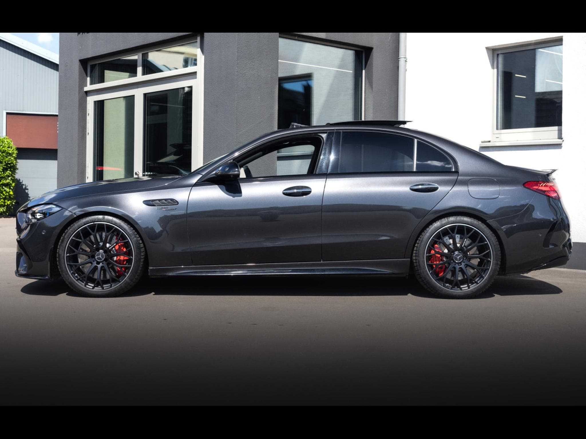 Mercedes C 63 AMG S AMG E PERFORMANCE (680 CH) LIMOUSINE – PACK AÉRODYNAMIQUE (2024) - Photo 2