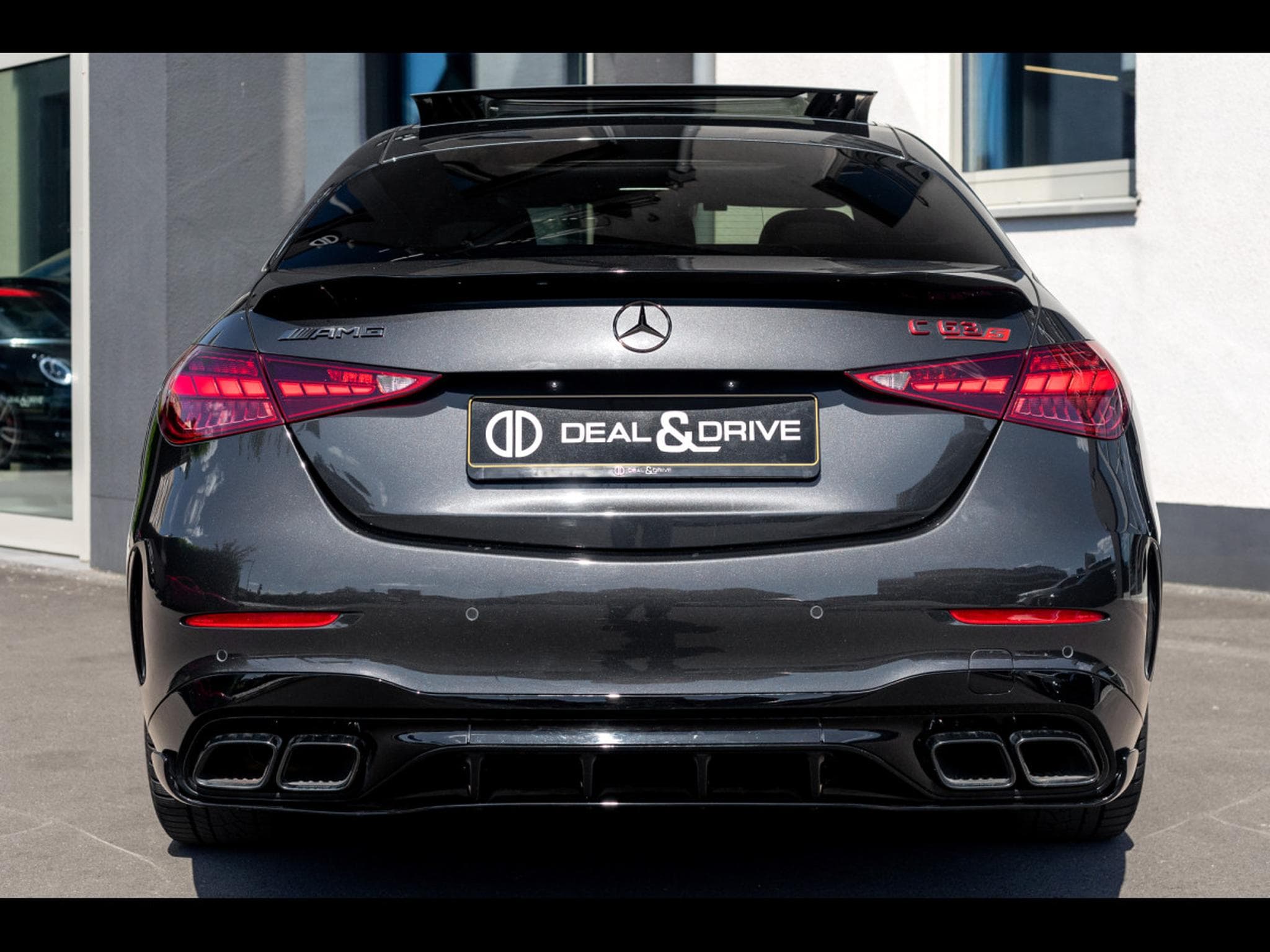 Mercedes C 63 AMG S AMG E PERFORMANCE (680 CH) LIMOUSINE – PACK AÉRODYNAMIQUE (2024) - Photo 4