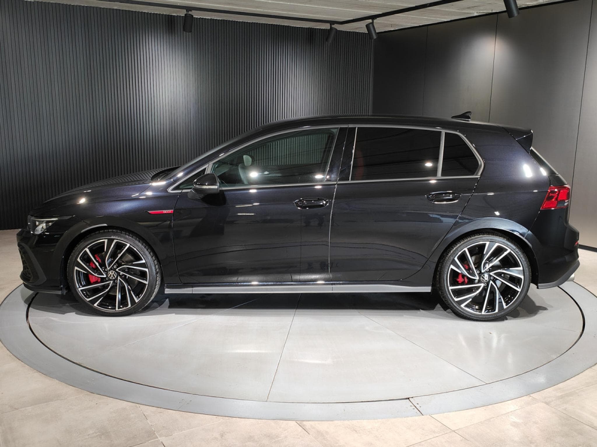 VW Golf GTI 2.0 TSI DSG CARPLAY ECLAIRAGE AMBIANCE GPS LED (2022) - Photo 5