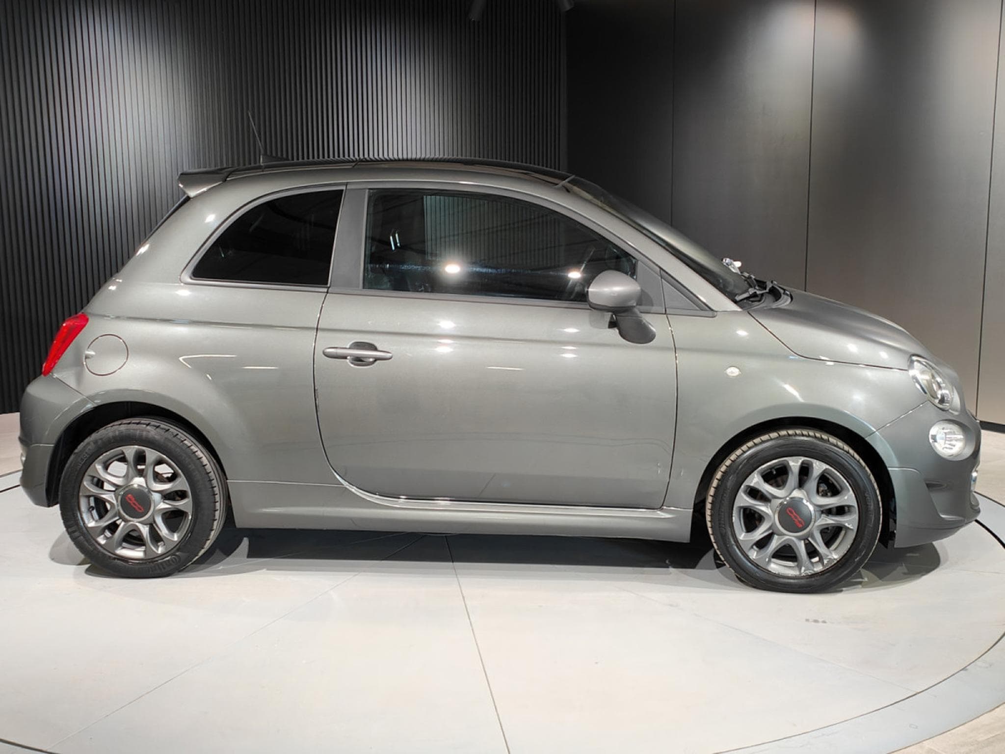 Fiat 500 1.2i BOITE AUTO GPS BLUETOOTH TOIT PANO (2017) - Photo 2