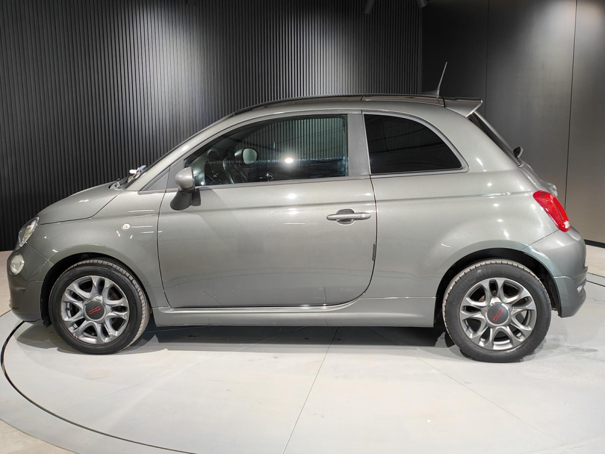 Fiat 500 1.2i BOITE AUTO GPS BLUETOOTH TOIT PANO (2017) - Photo 5