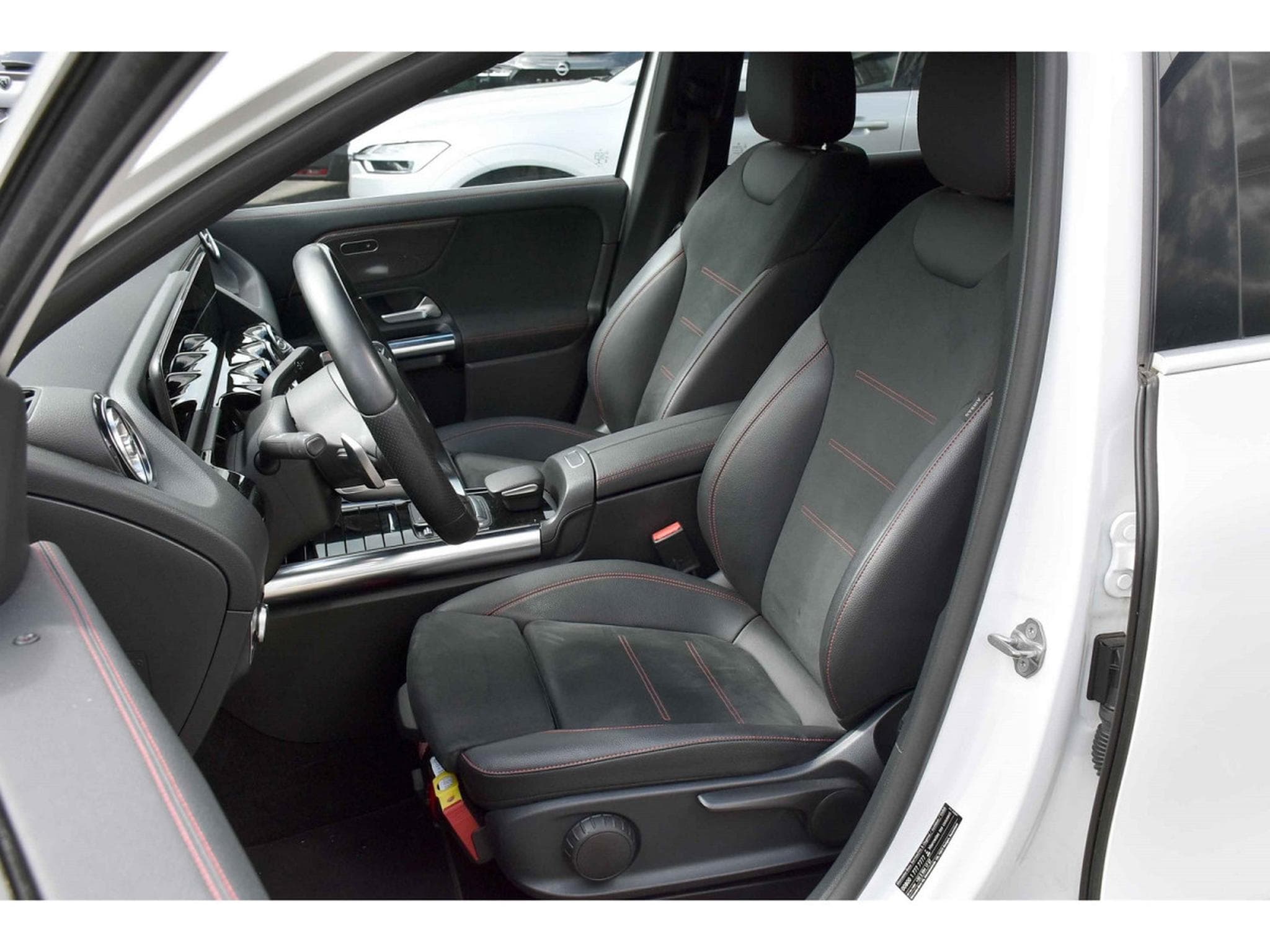 Mercedes GLA 200 CDI AMG Line 8G-Tronic GPS LANE SIDE CAM KEYLESS 1° MAIN (2021) - Foto 6