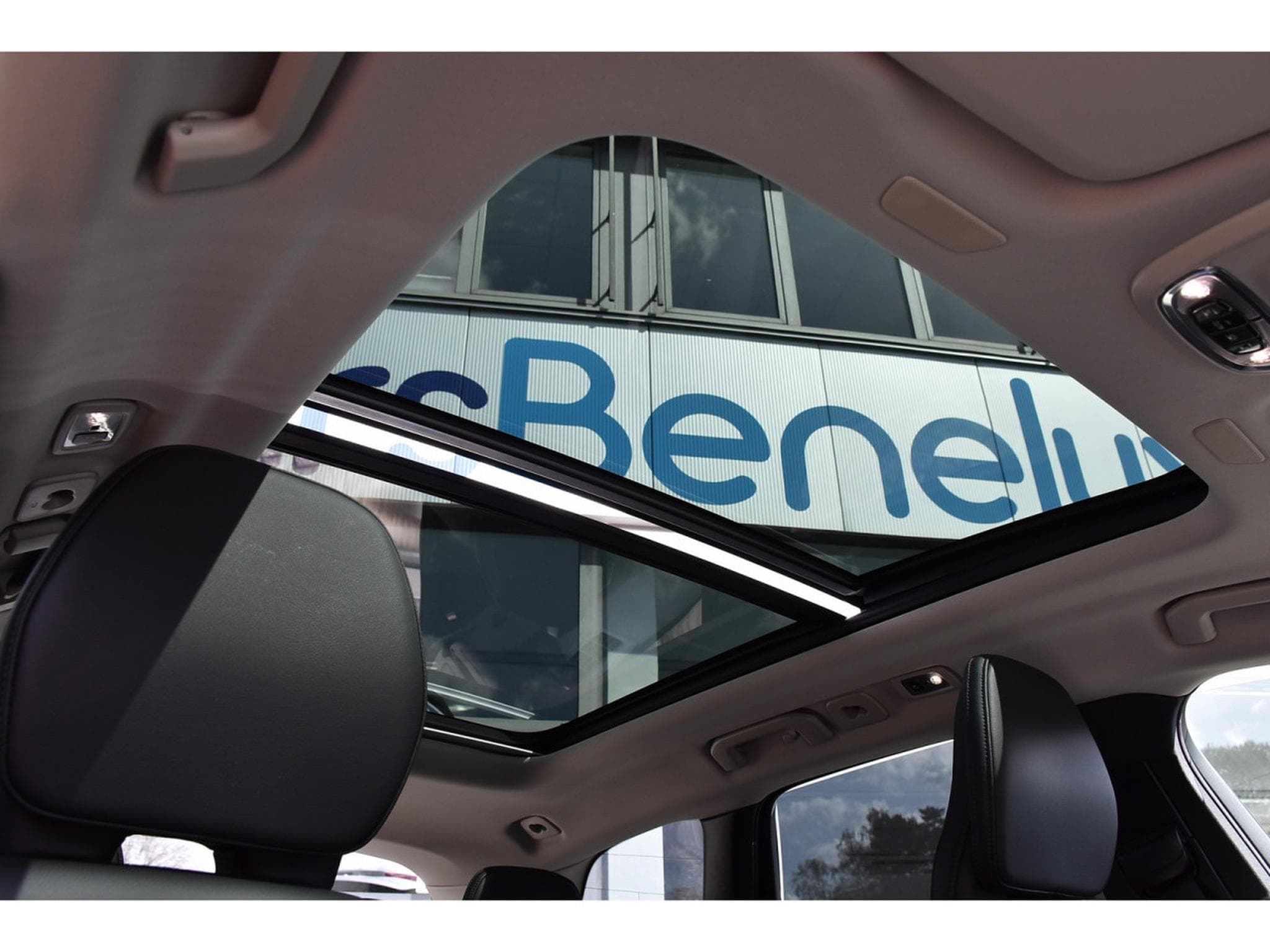 Volvo XC60 2.0 T5 Momentum Geartronic MEMO PANO BLIS CAM360 1° MAIN (2019) - Foto 9