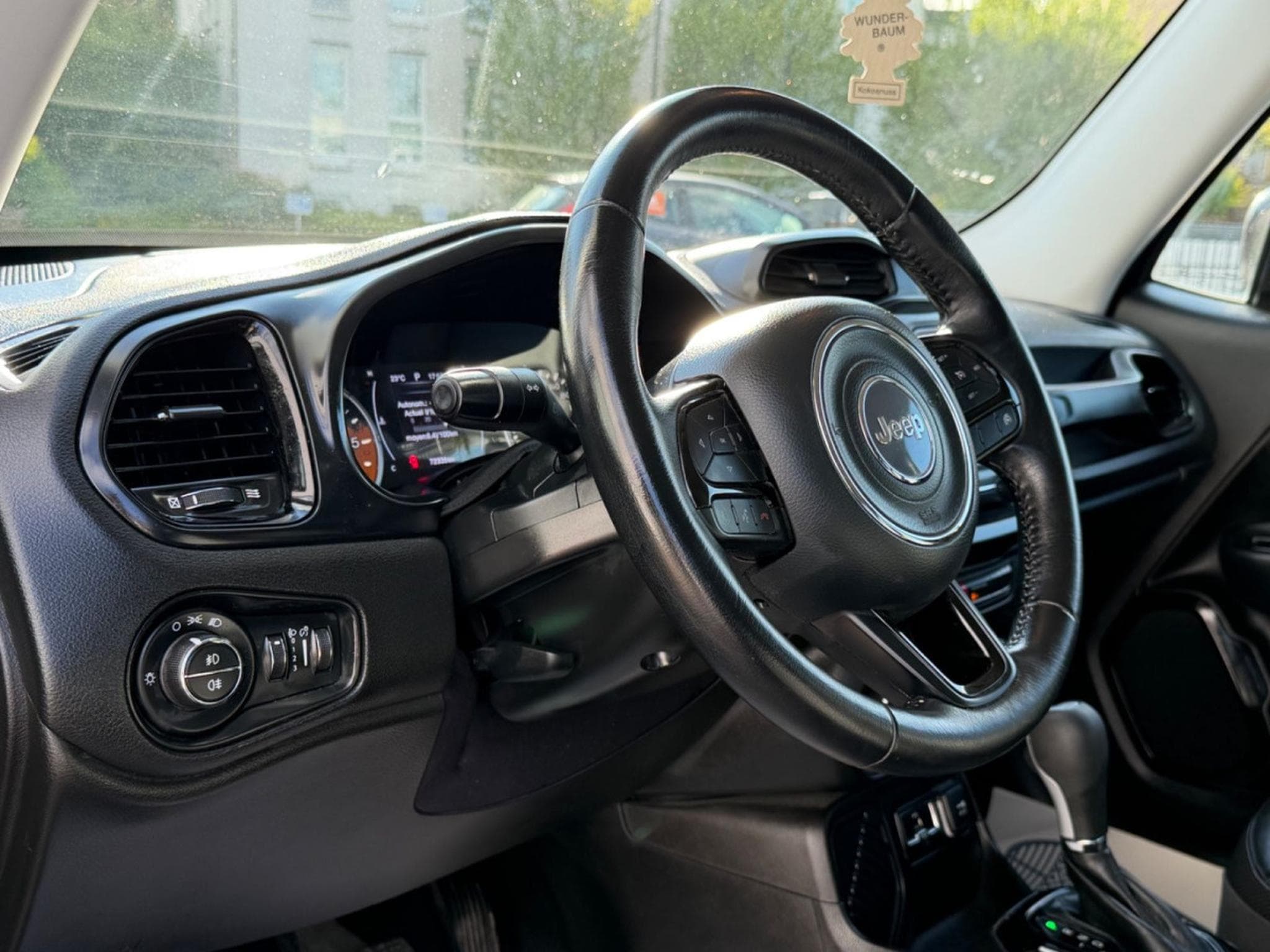 Jeep Renegade Longitude FWD (2018) - Photo 11