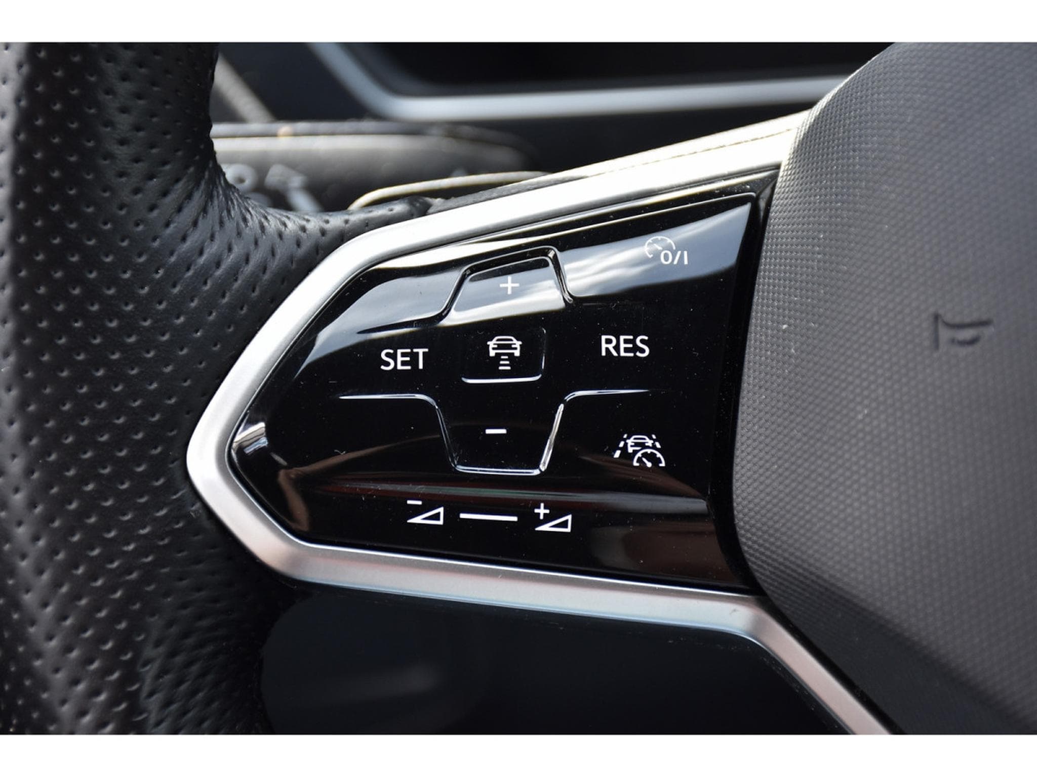 VW Tiguan 2.0 TSI 4Motion R-Line DSG CUIR MEMO TRAVEL SIDE 1° MAIN (2021) - Foto 17