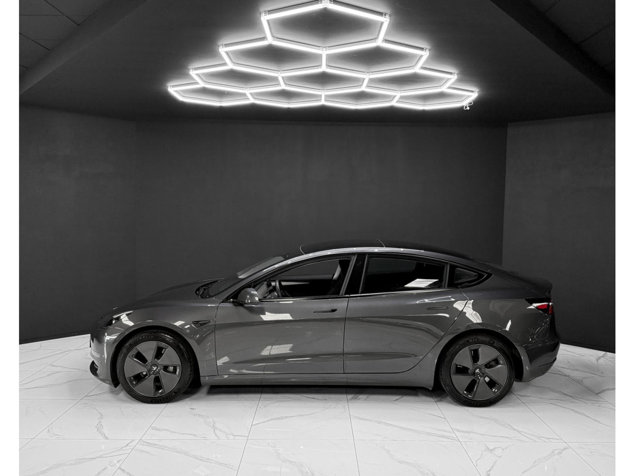 Tesla Model 3 Long Range Dual Motor (2022) - Photo 2