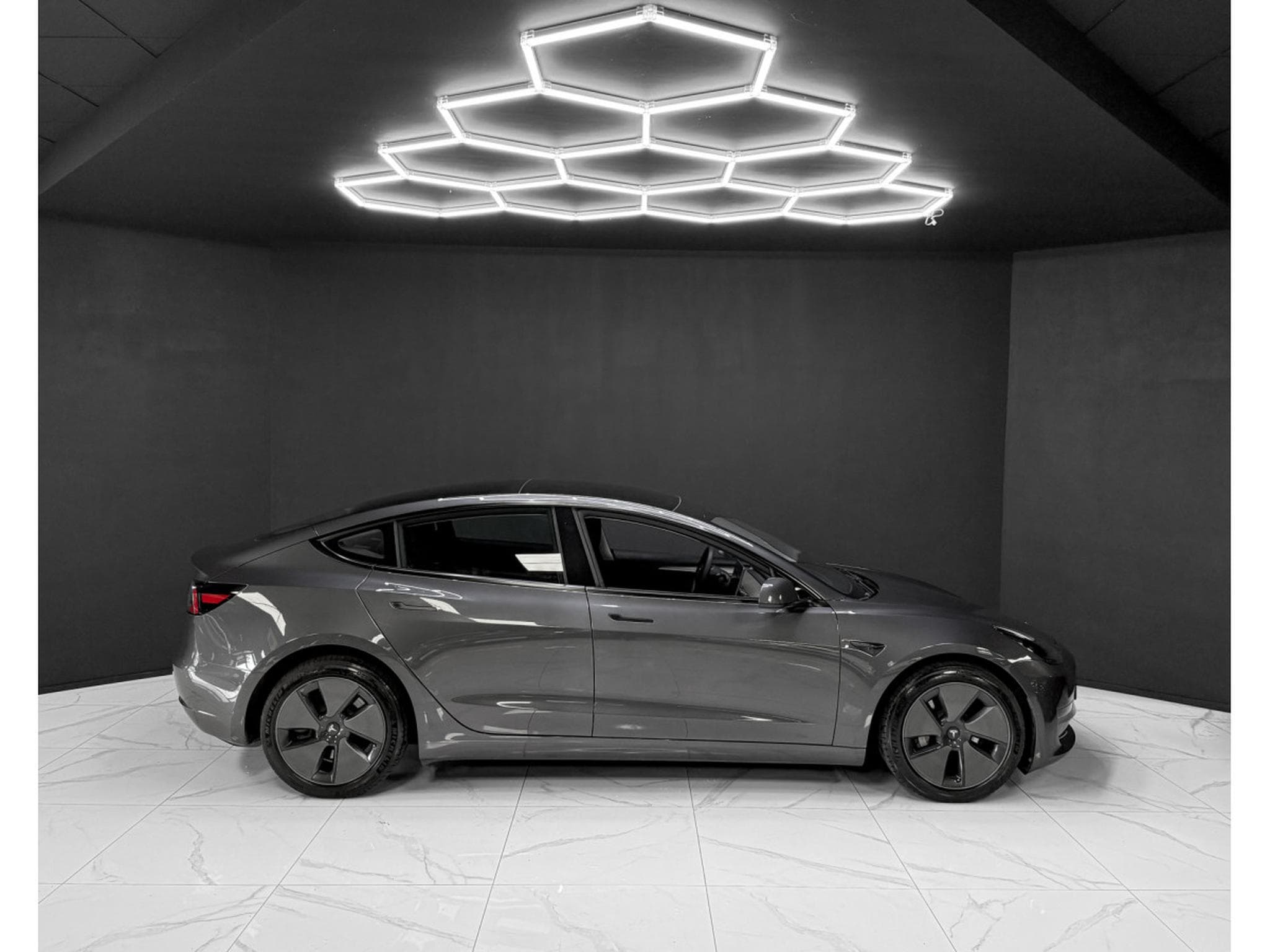 Tesla Model 3 Long Range Dual Motor (2022) - Photo 6