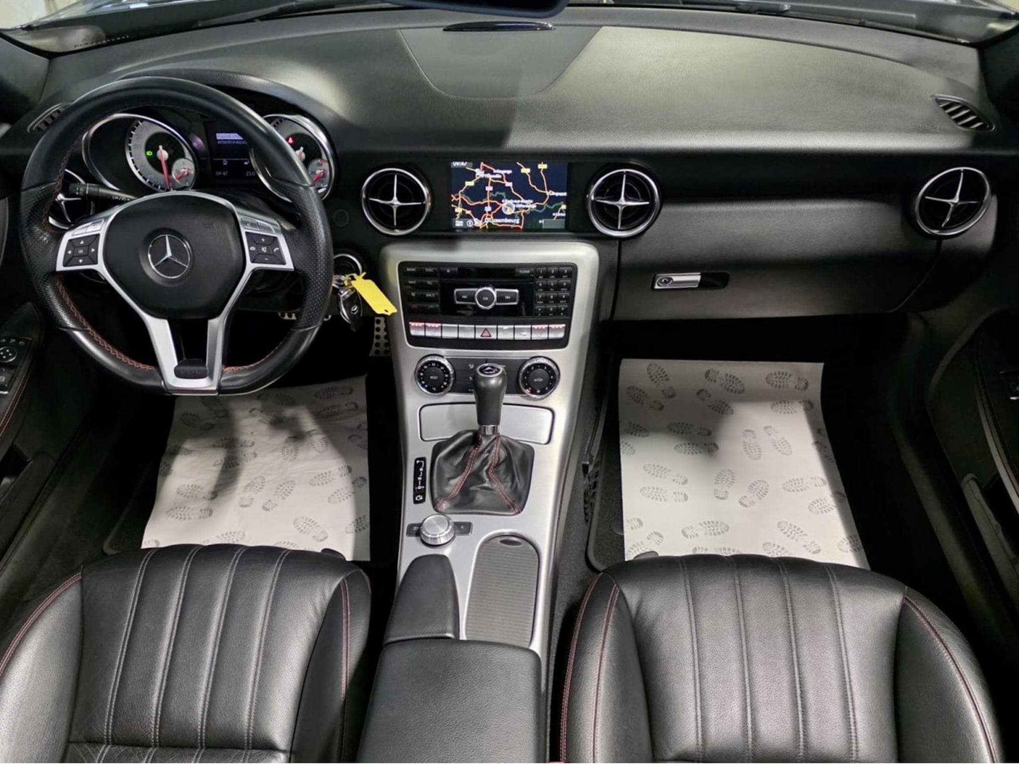 Mercedes SLK AMG LINE AIRSCARF AUTO CUIR NAVI (2012) - Photo 7