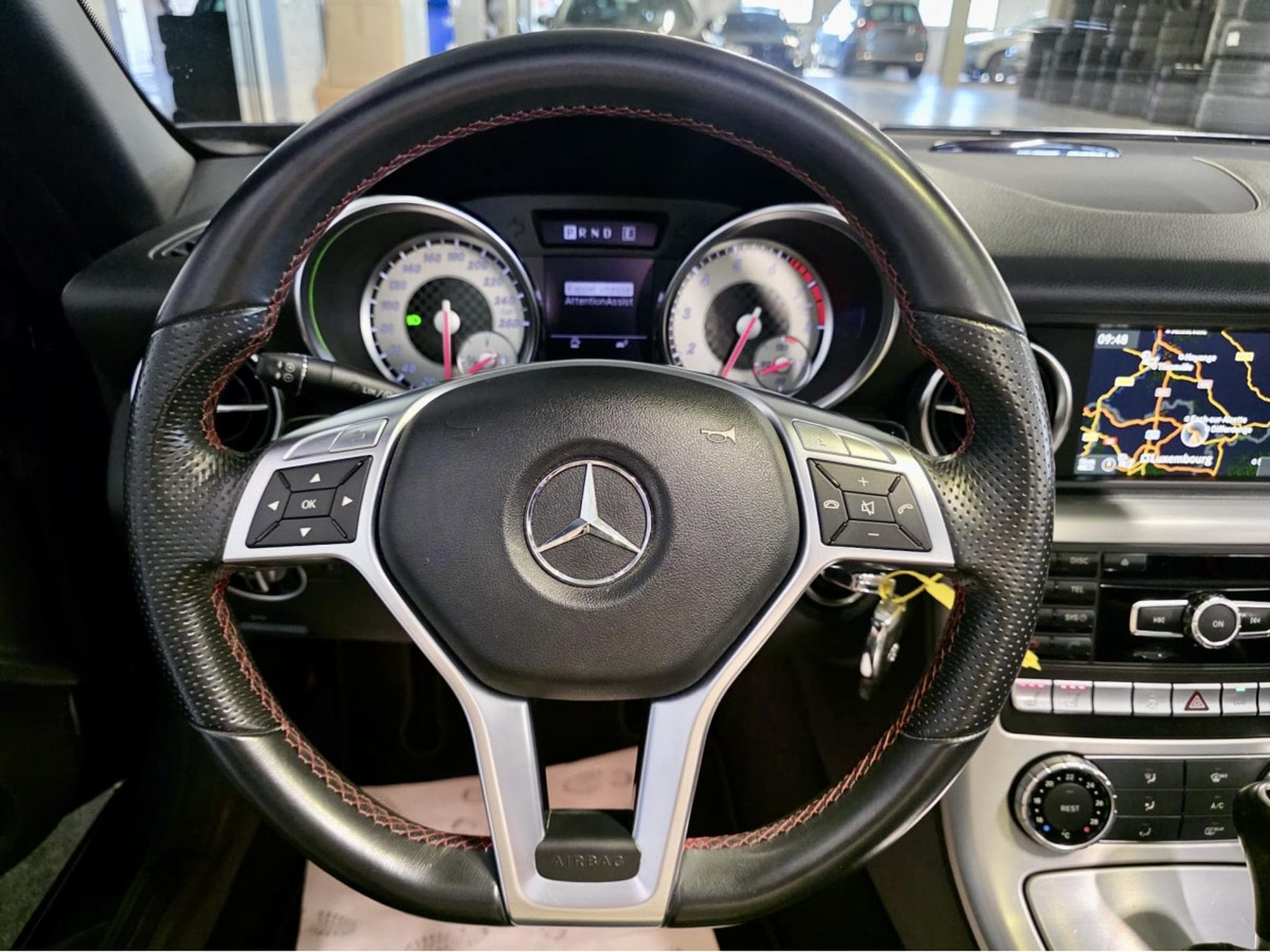 Mercedes SLK AMG LINE AIRSCARF AUTO CUIR NAVI (2012) - Photo 8