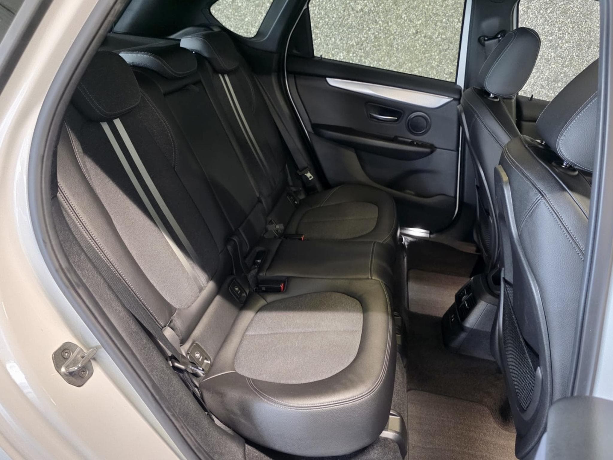 BMW 218 D FACELIFT M SPORT PAKET CUIR NAVI 1 HAND (2021) - Photo 5