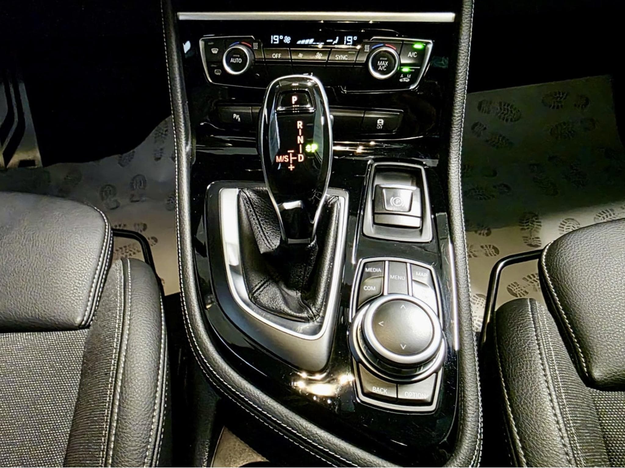 BMW 218 D FACELIFT M SPORT PAKET CUIR NAVI 1 HAND (2021) - Photo 8