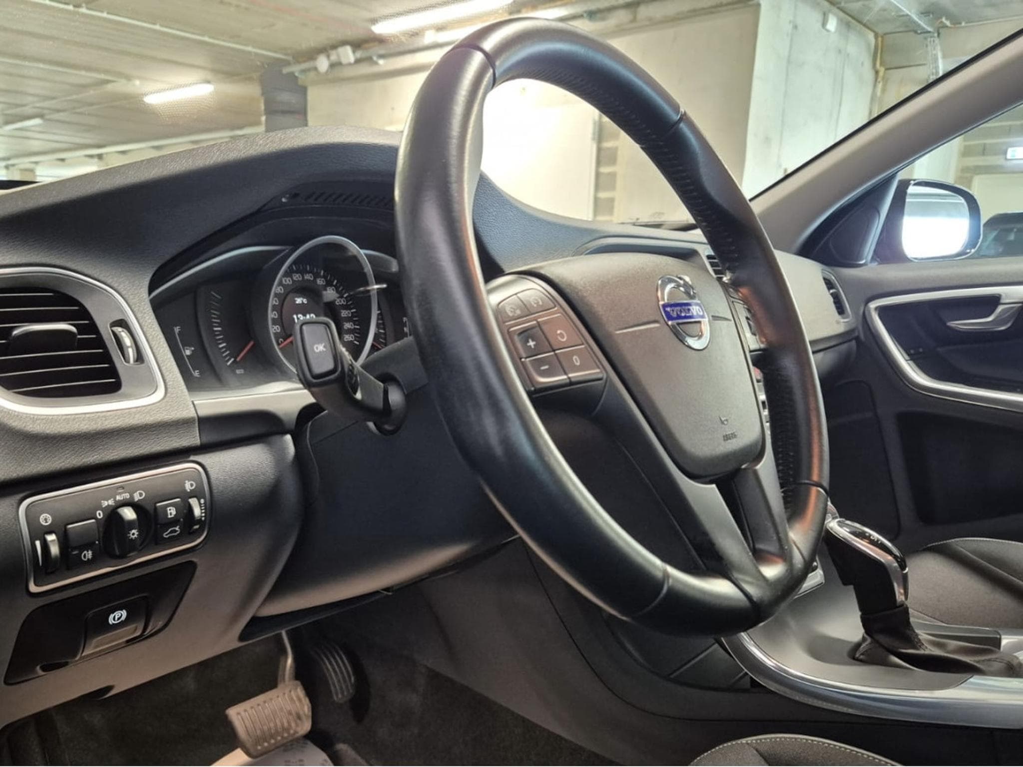 Volvo V60 D3 GEARTRONIC CUIR NAVI (2016) - Photo 10