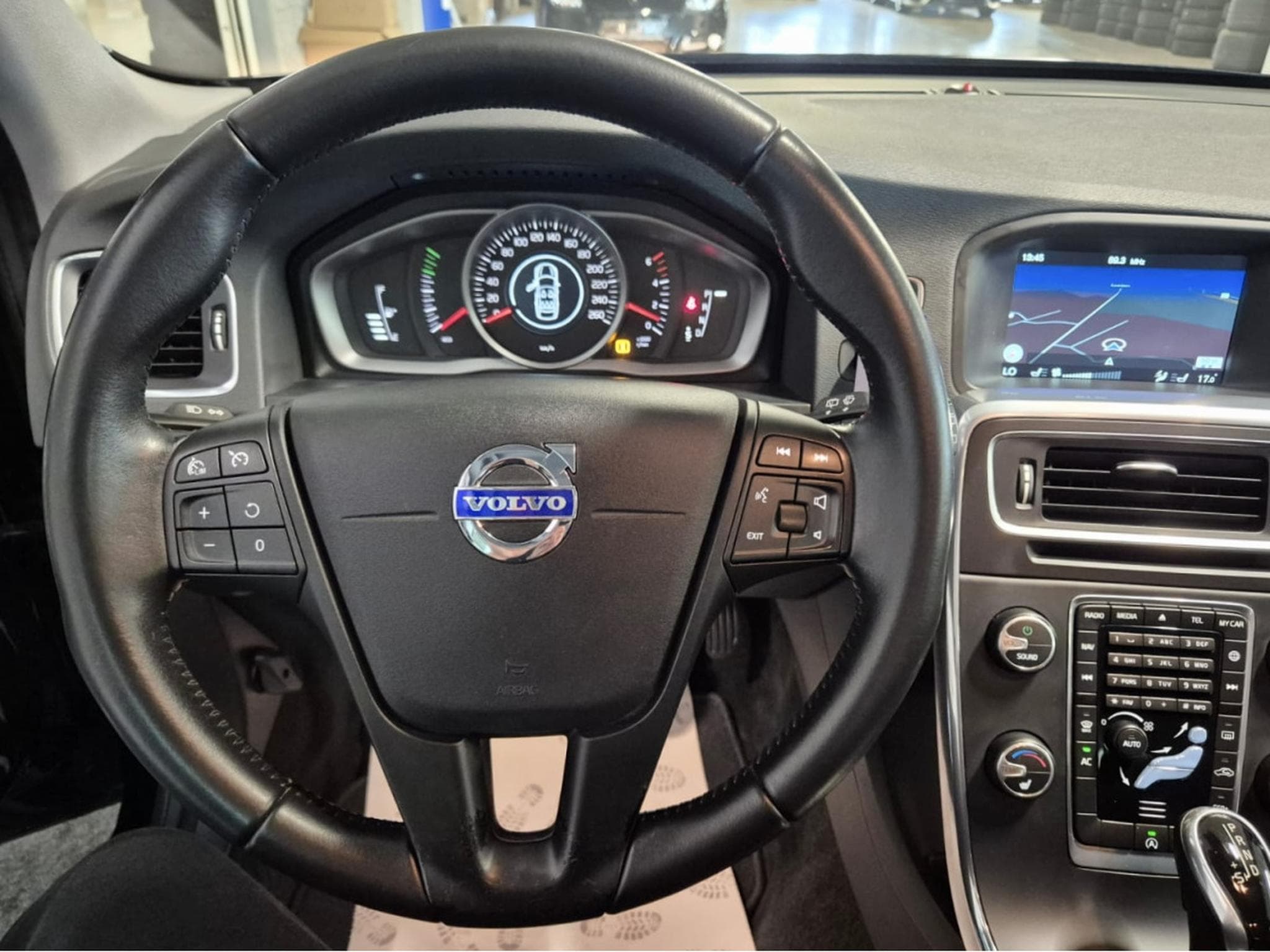 Volvo V60 D3 GEARTRONIC CUIR NAVI (2016) - Photo 7
