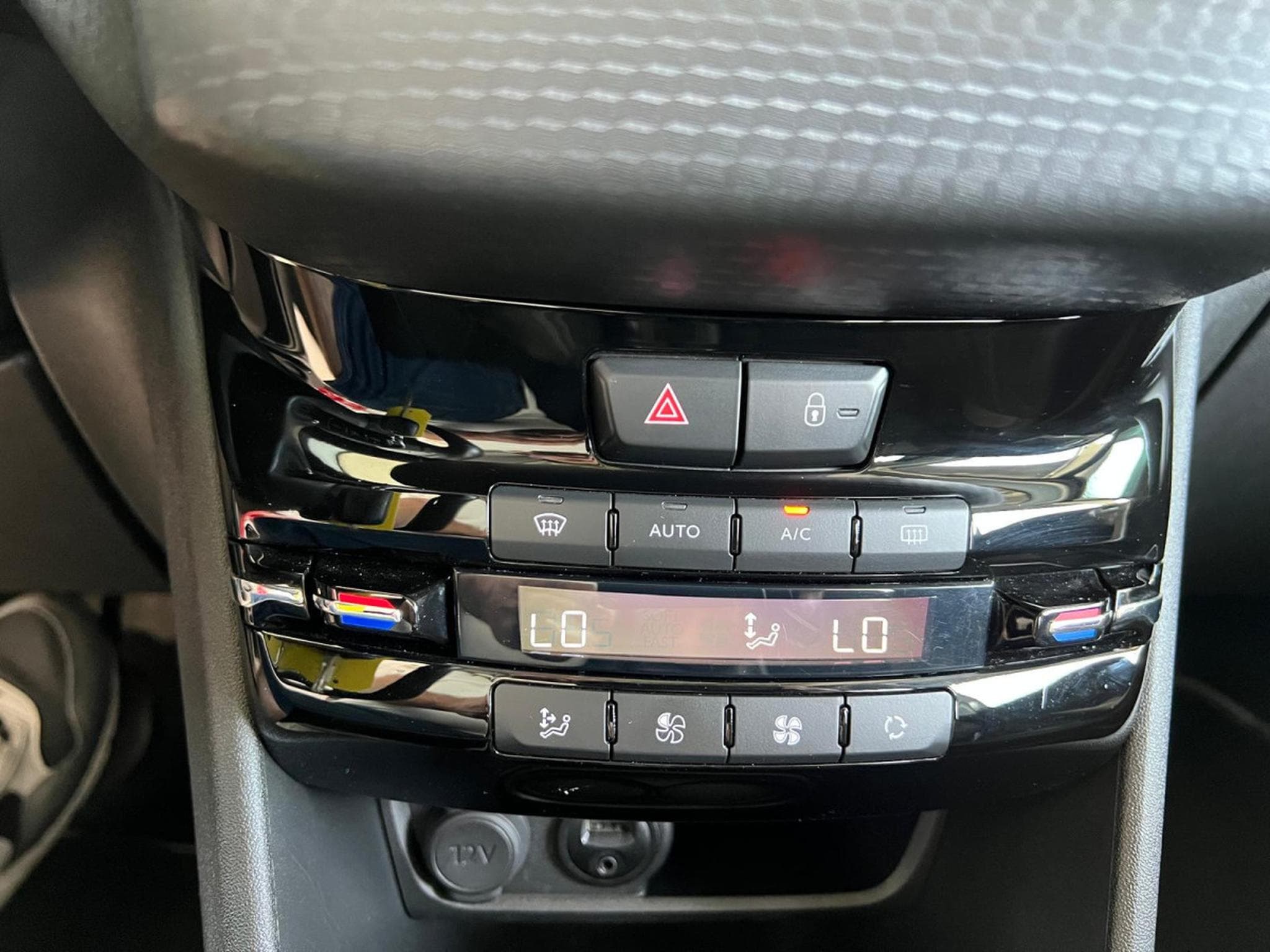Peugeot 2008 ALLURE B.AUTO, 110CV, NAVI, PANORAMIQUE, BLUETOOTH, ALU 16'' (2016) - Photo 12