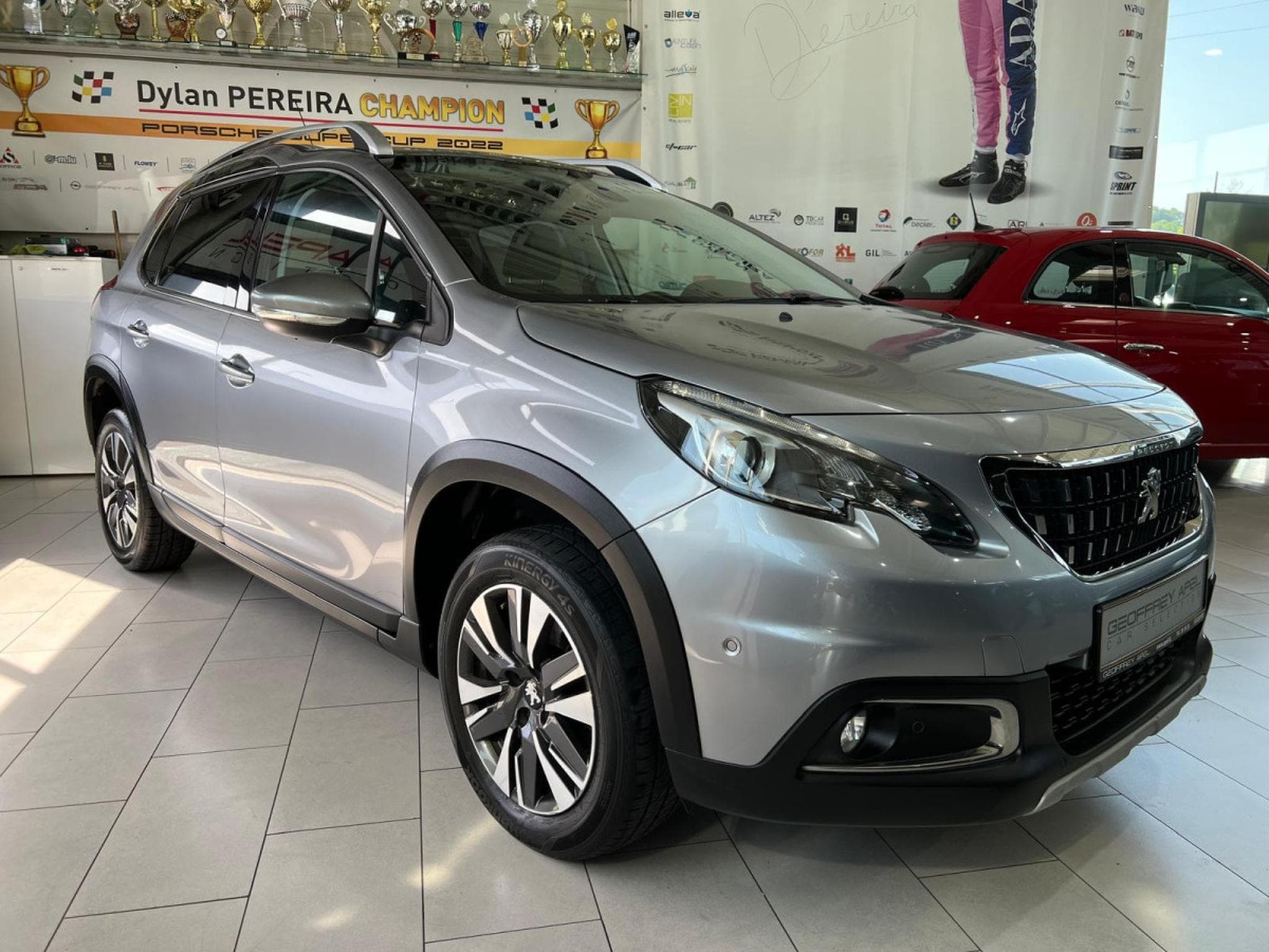 Peugeot 2008 ALLURE B.AUTO, 110CV, NAVI, PANORAMIQUE, BLUETOOTH, ALU 16'' (2016) - Photo 4