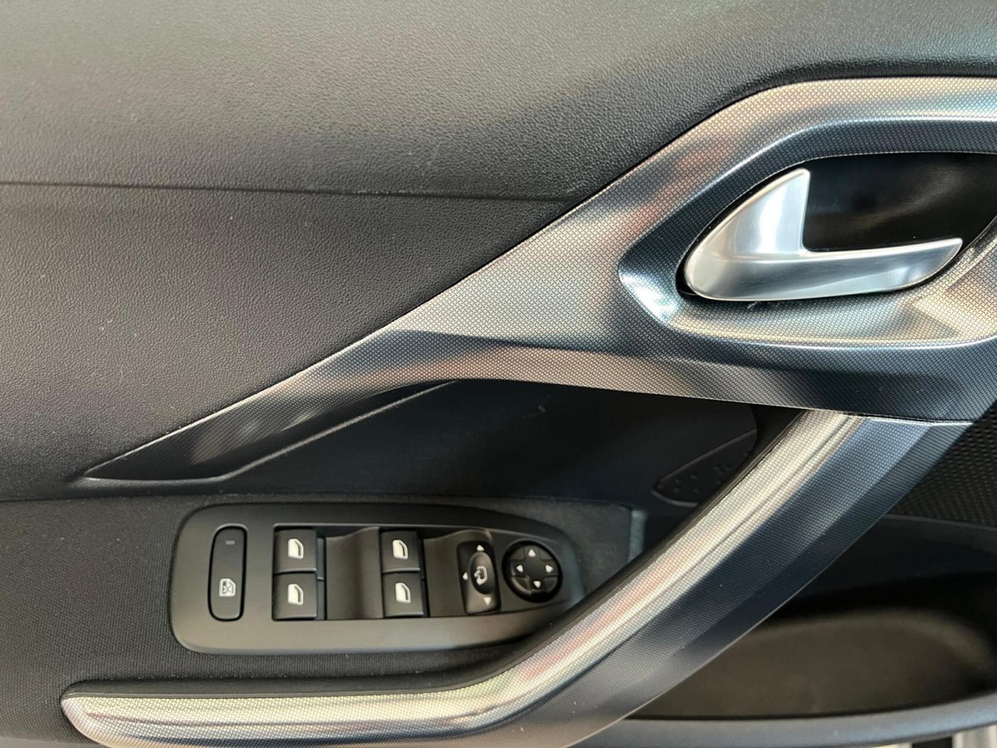 Peugeot 2008 ALLURE B.AUTO, 110CV, NAVI, PANORAMIQUE, BLUETOOTH, ALU 16'' (2016) - Photo 8