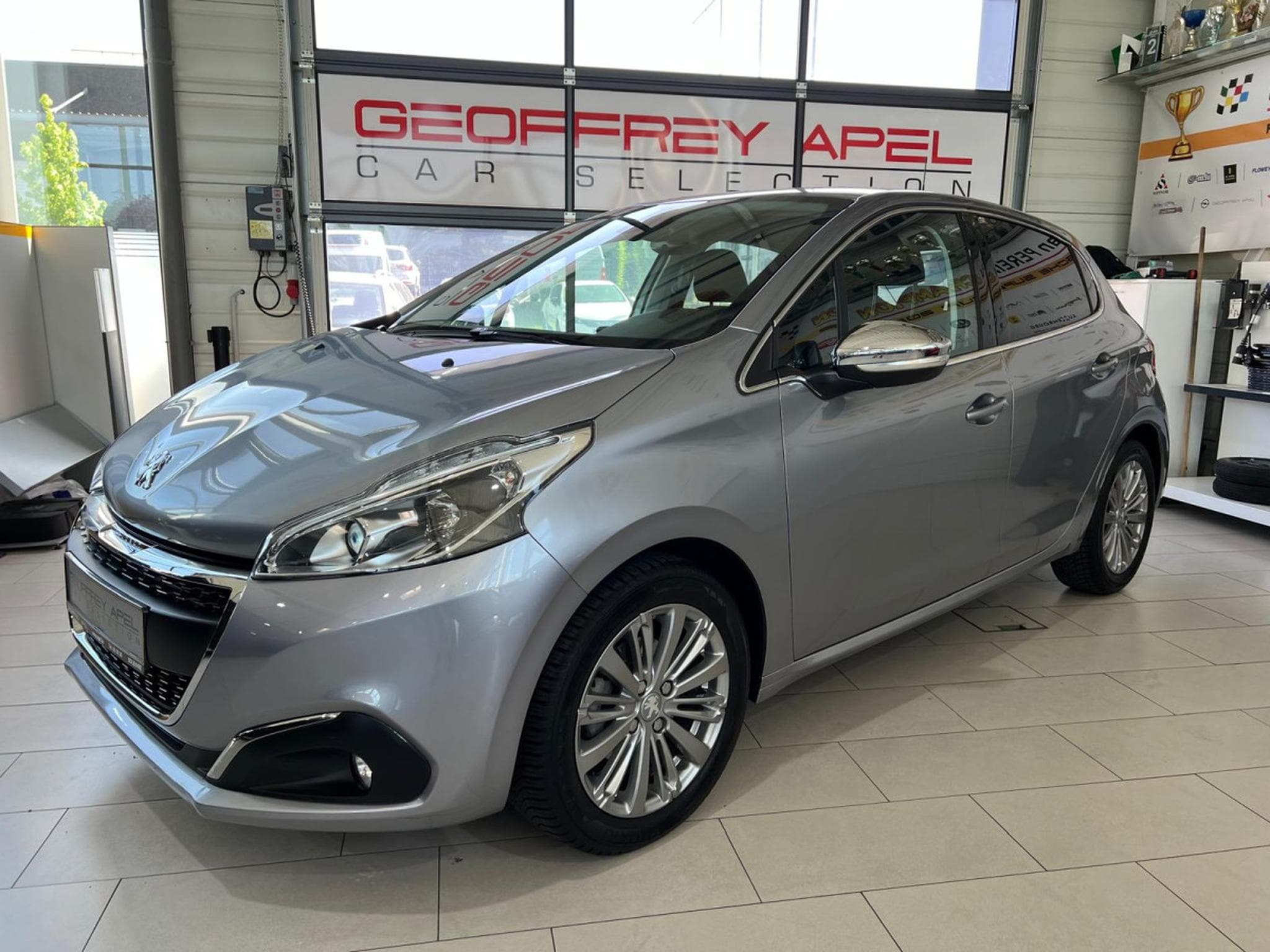 Peugeot 208 Signature 110, NAVI, PDC , BLUETOOTH, LED, KM 30000 (2019) - Photo 1