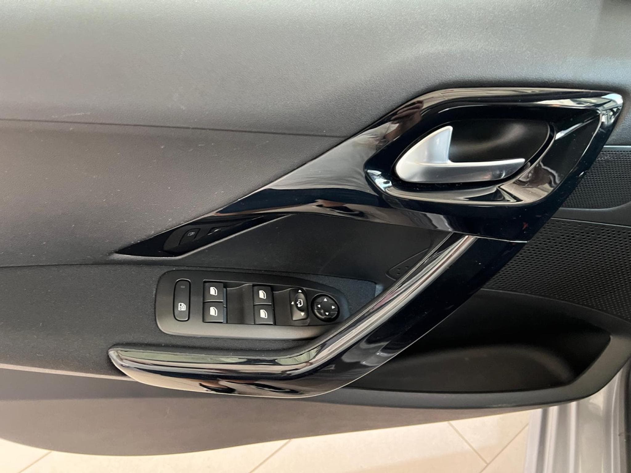 Peugeot 208 Signature 110, NAVI, PDC , BLUETOOTH, LED, KM 30000 (2019) - Photo 12