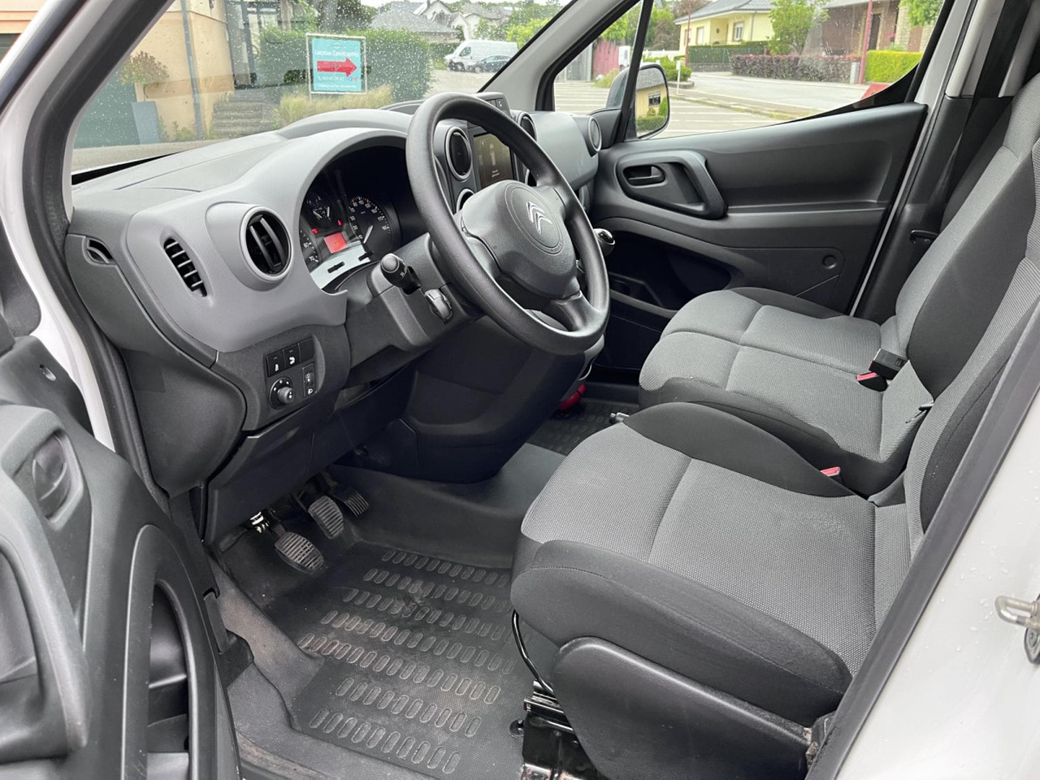 Citroën Berlingo 1.6 Blue Hdi 100cv 3 places Clim Tempomat PDC (2019) - Foto 9
