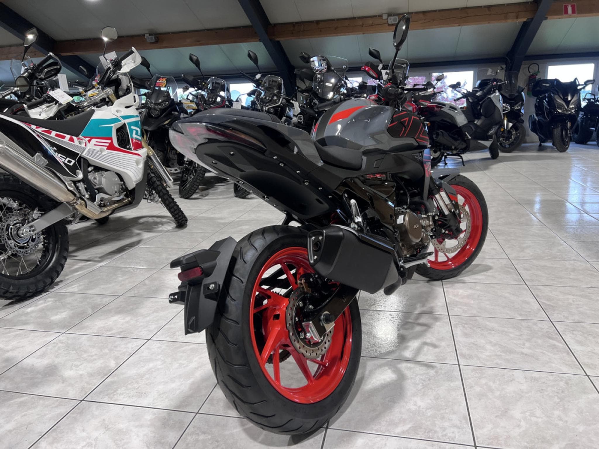 KL Motorcycle Duel 125 ABS (2026) - Photo 3