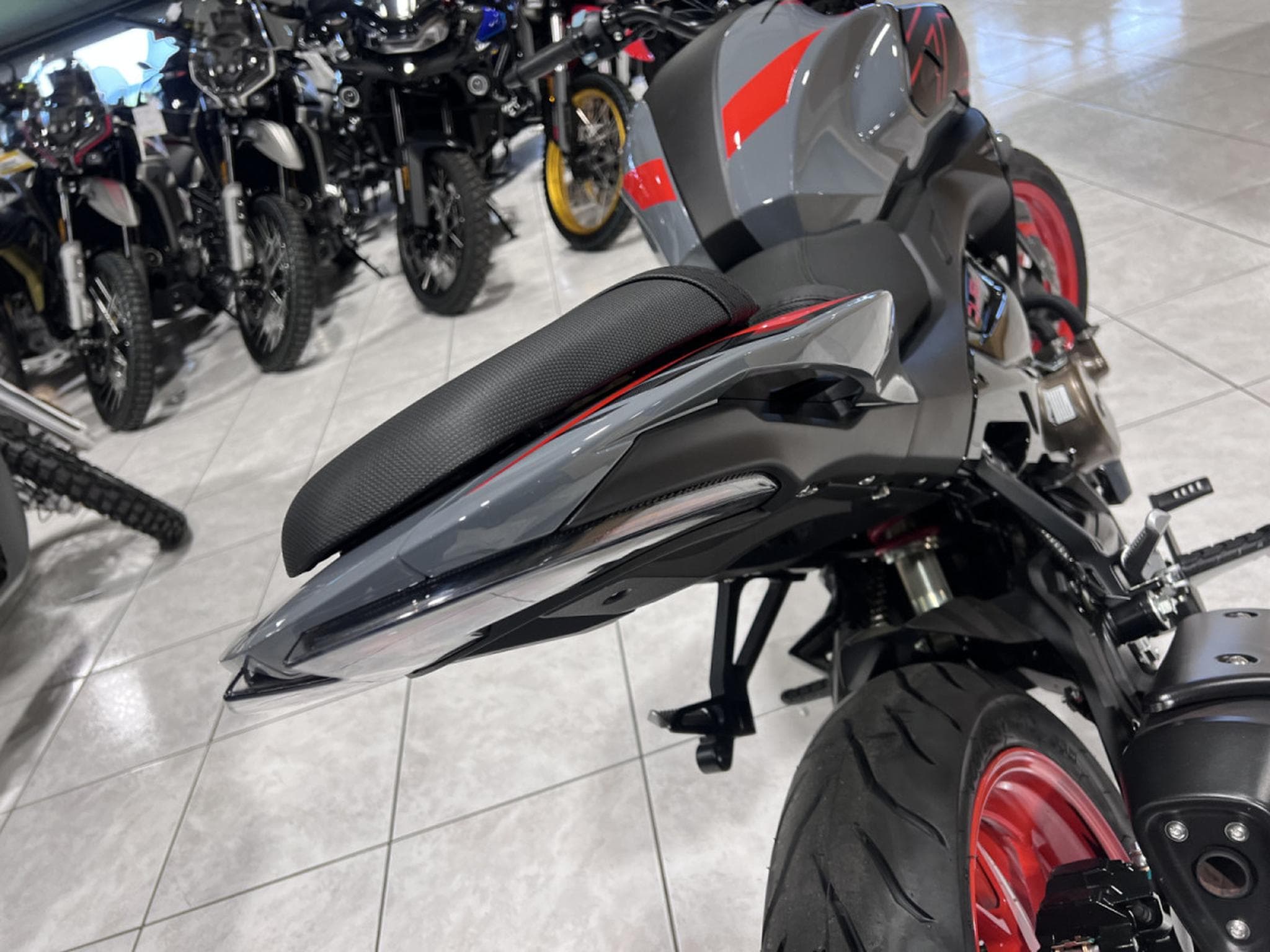 KL Motorcycle Duel 125 ABS (2026) - Photo 5