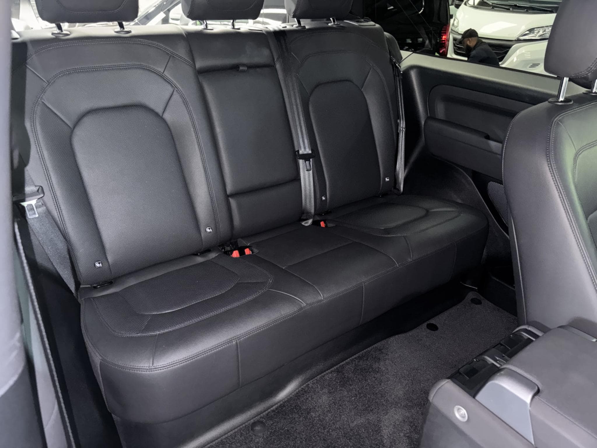Land-Rover Defender 3.0D 90 AWD 200HP auto (2022) - Photo 14