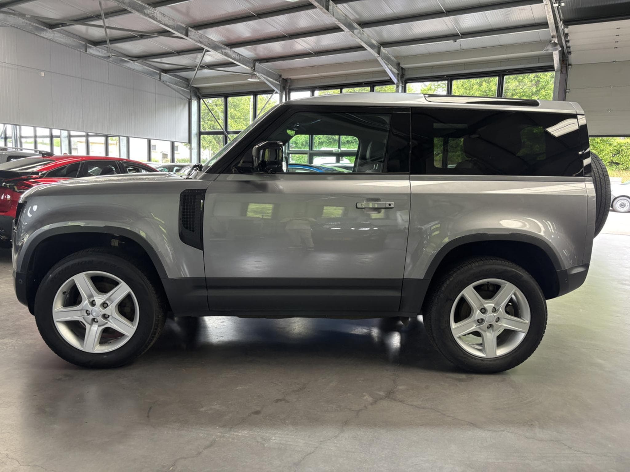 Land-Rover Defender 3.0D 90 AWD 200HP auto (2022) - Photo 5