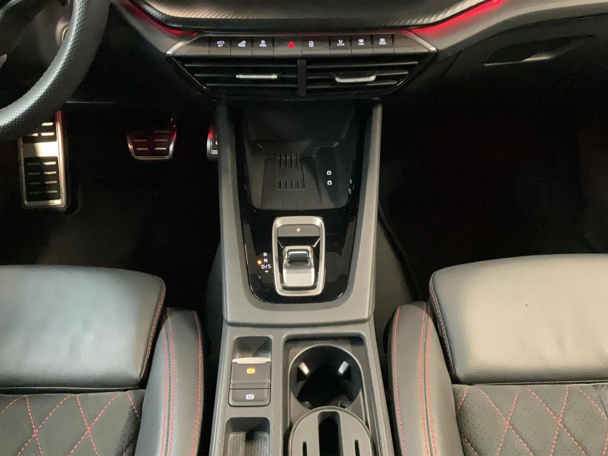Skoda Octavia RS+DSG+LED+NAVI+Design-Sueda (2024) - Foto 12