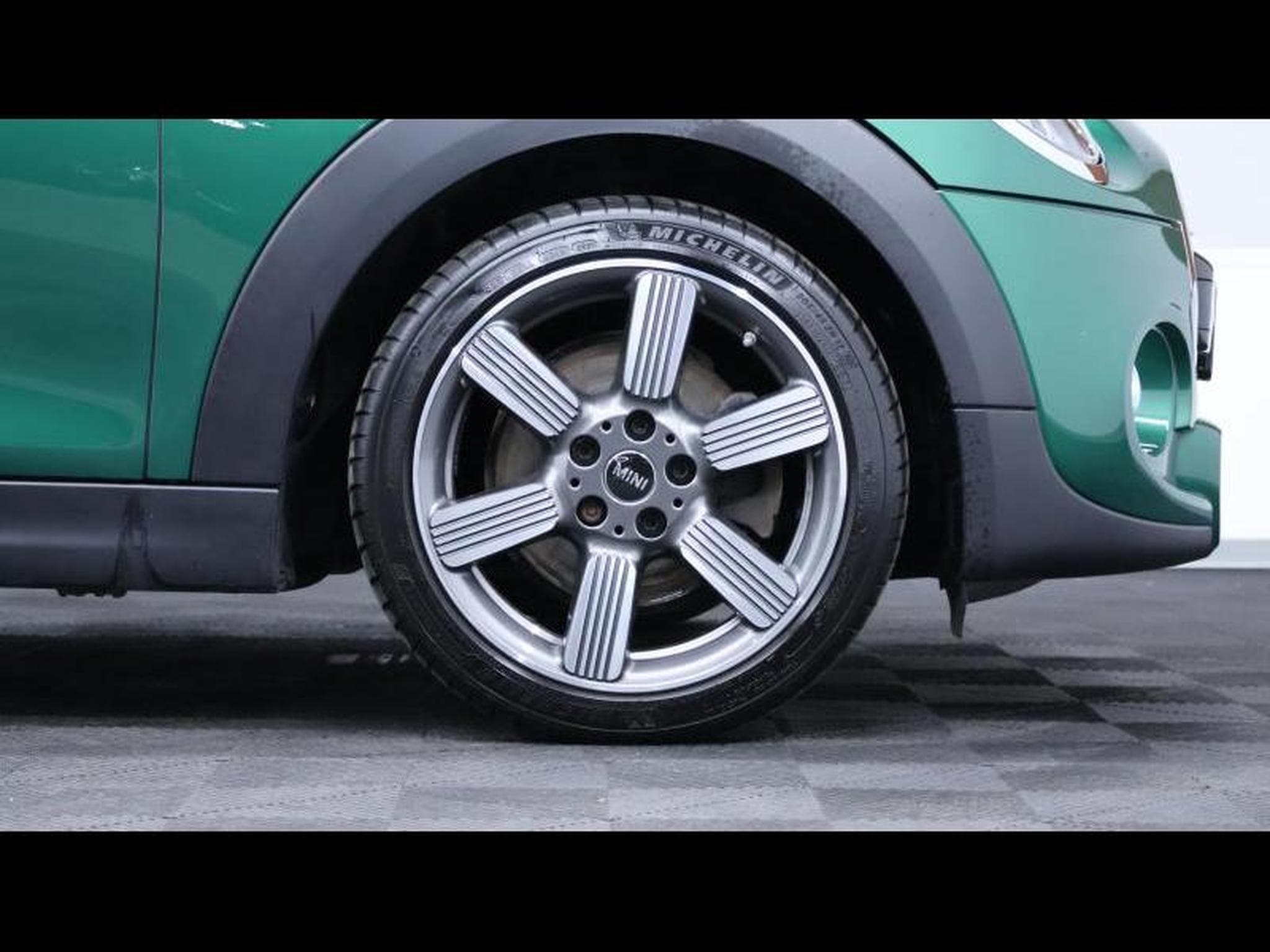 MINI Cooper hatch 60years Edition Steptronic DCT 7 (2020) - Photo 10