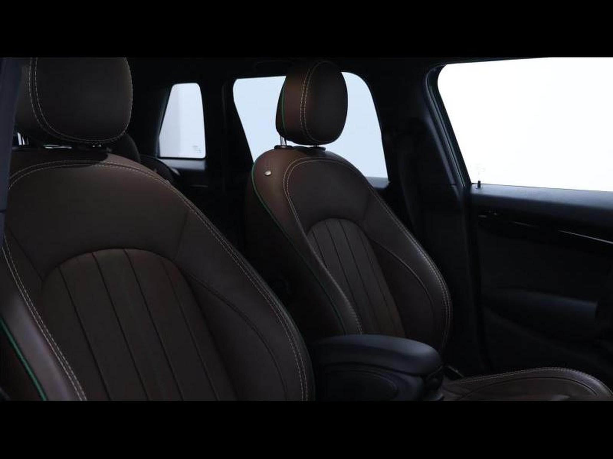 MINI Cooper hatch 60years Edition Steptronic DCT 7 (2020) - Photo 12