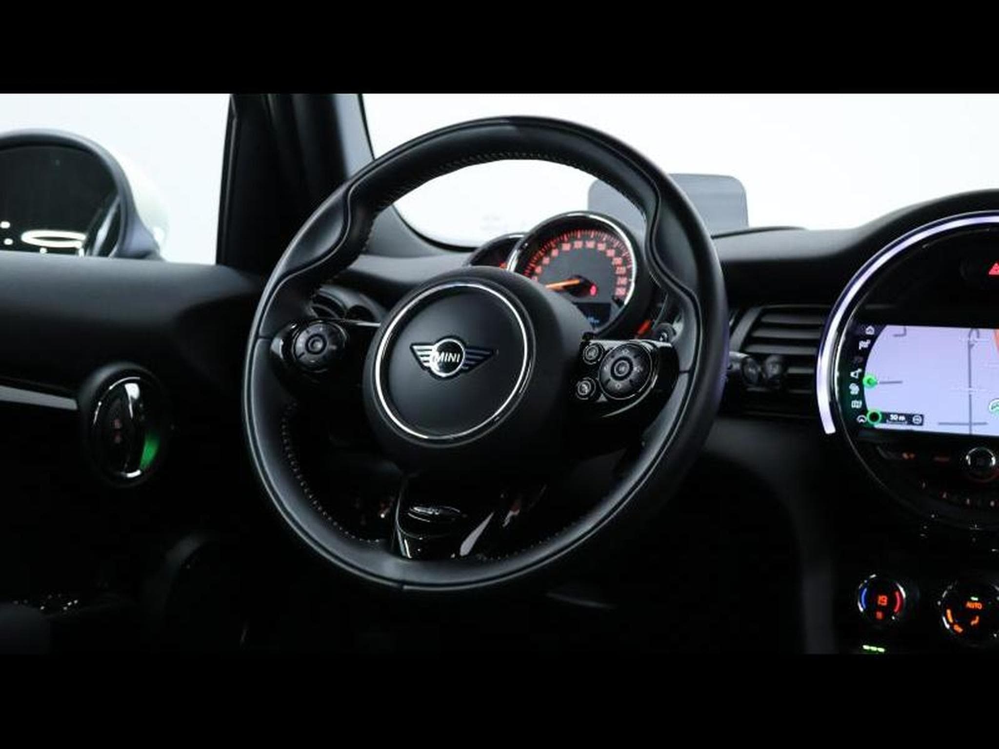 MINI Cooper hatch 60years Edition Steptronic DCT 7 (2020) - Photo 16