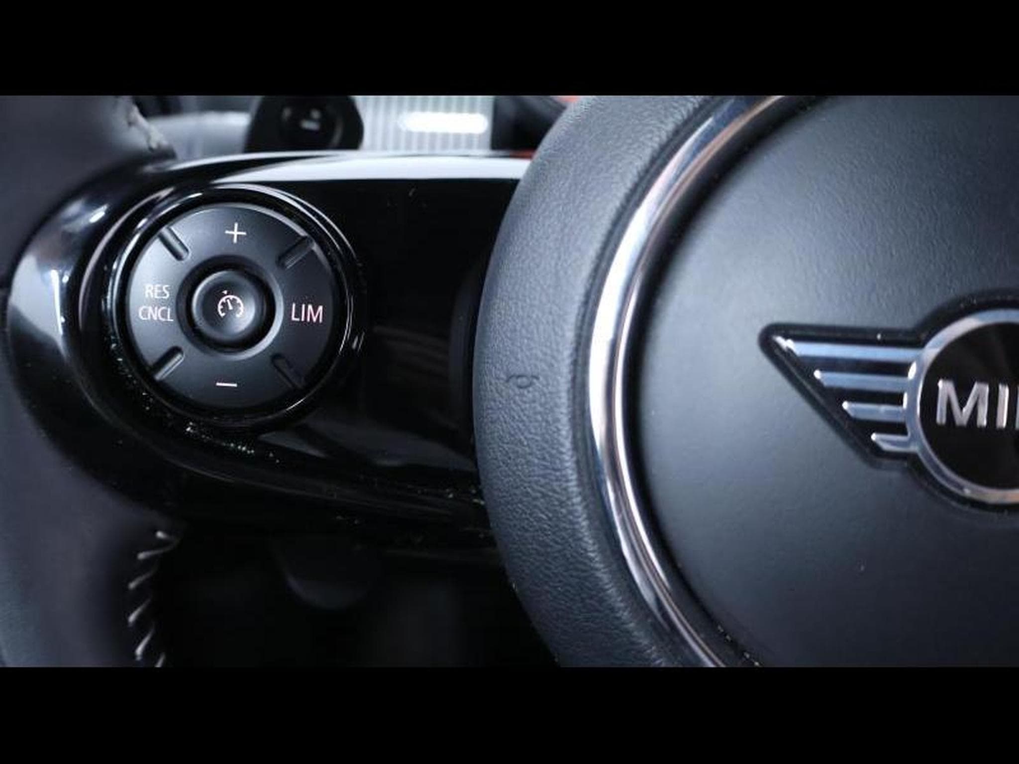 MINI Cooper hatch 60years Edition Steptronic DCT 7 (2020) - Photo 17